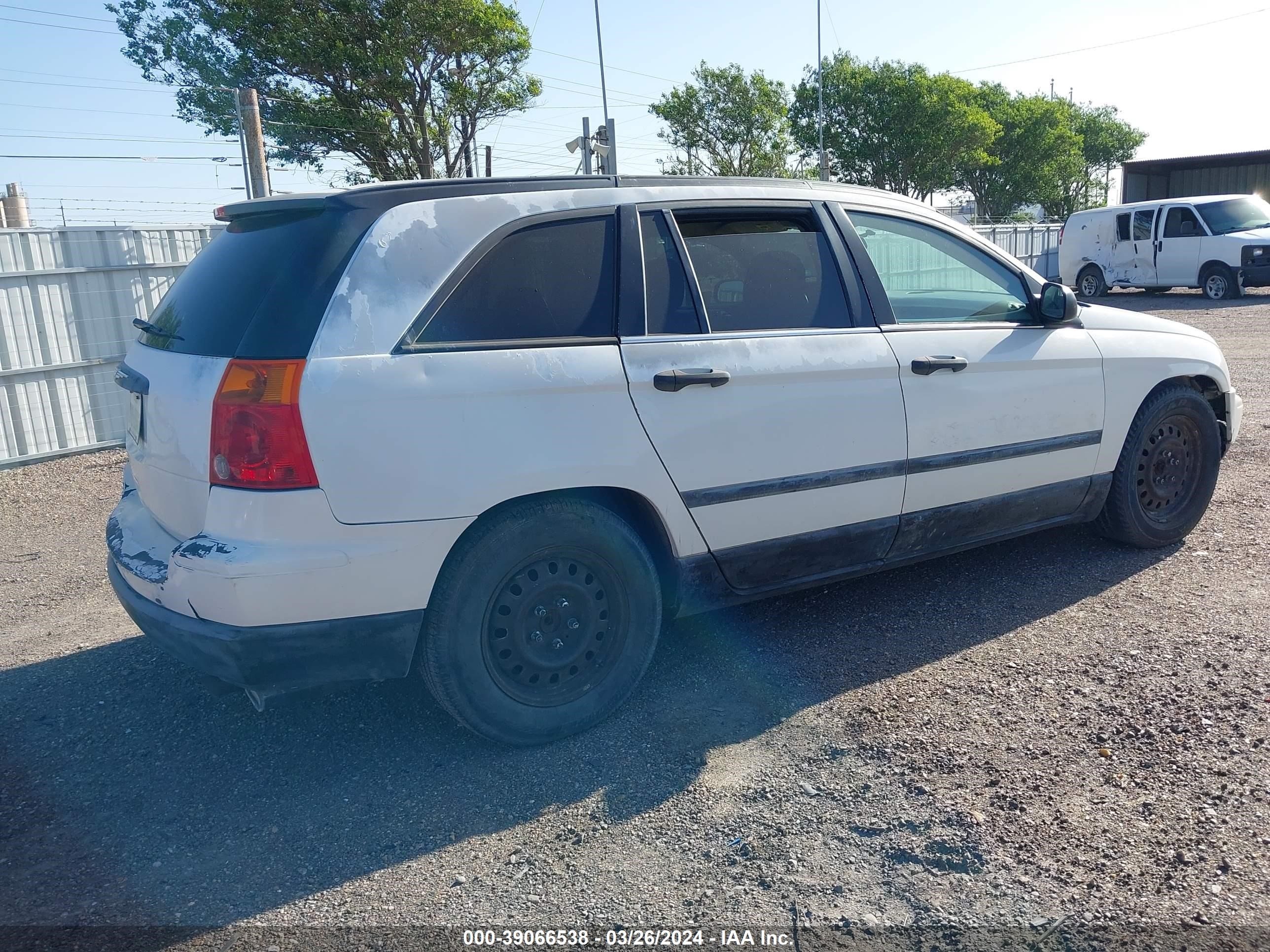 Photo 3 VIN: 2C4GM48L75R361120 - CHRYSLER PACIFICA 