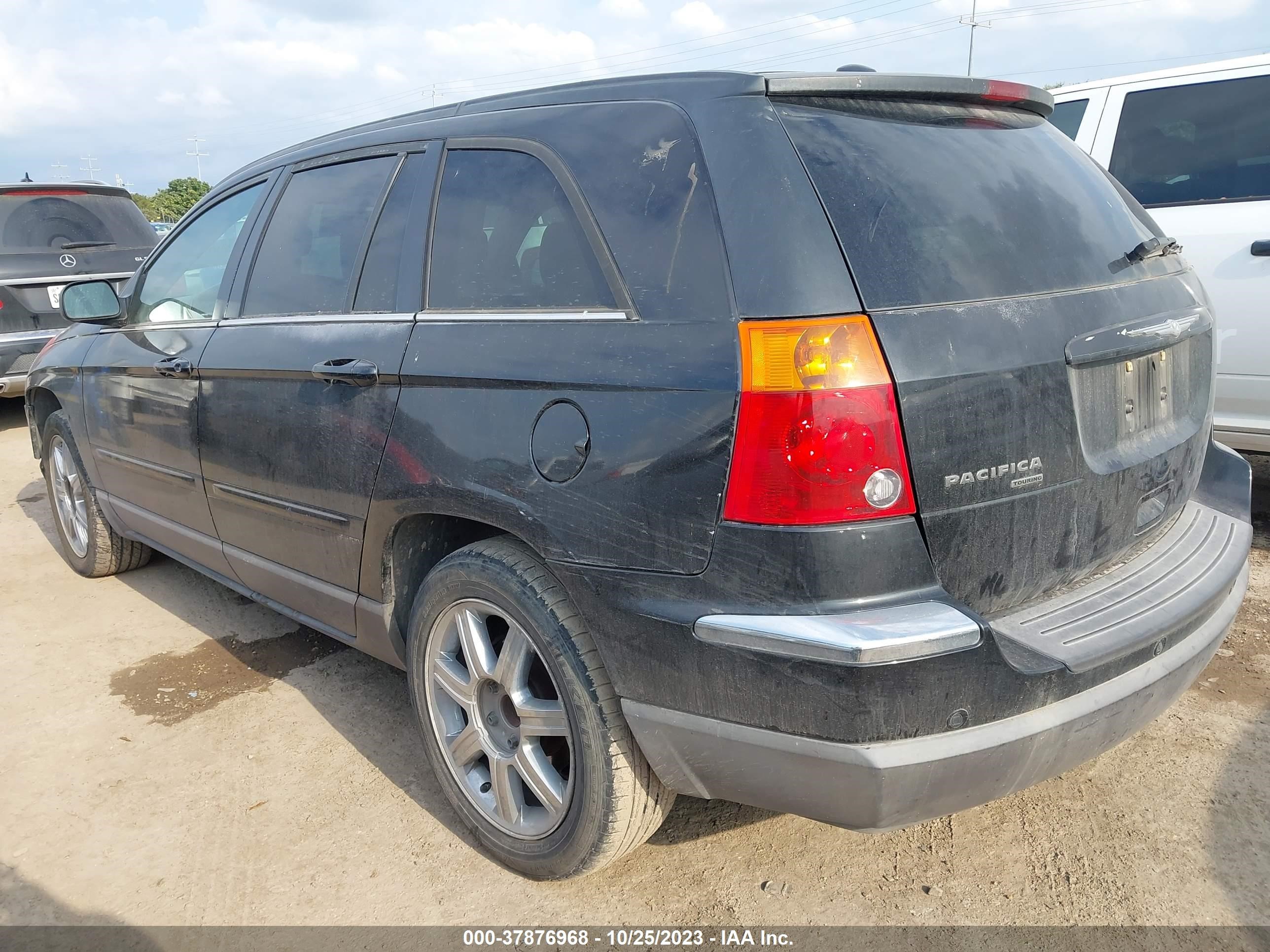 Photo 2 VIN: 2C4GM68415R294003 - CHRYSLER PACIFICA 