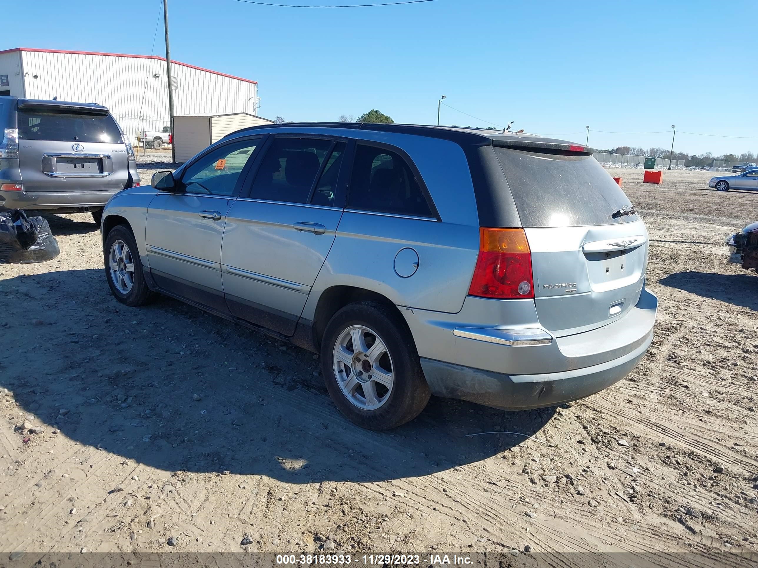 Photo 2 VIN: 2C4GM68415R577890 - CHRYSLER PACIFICA 