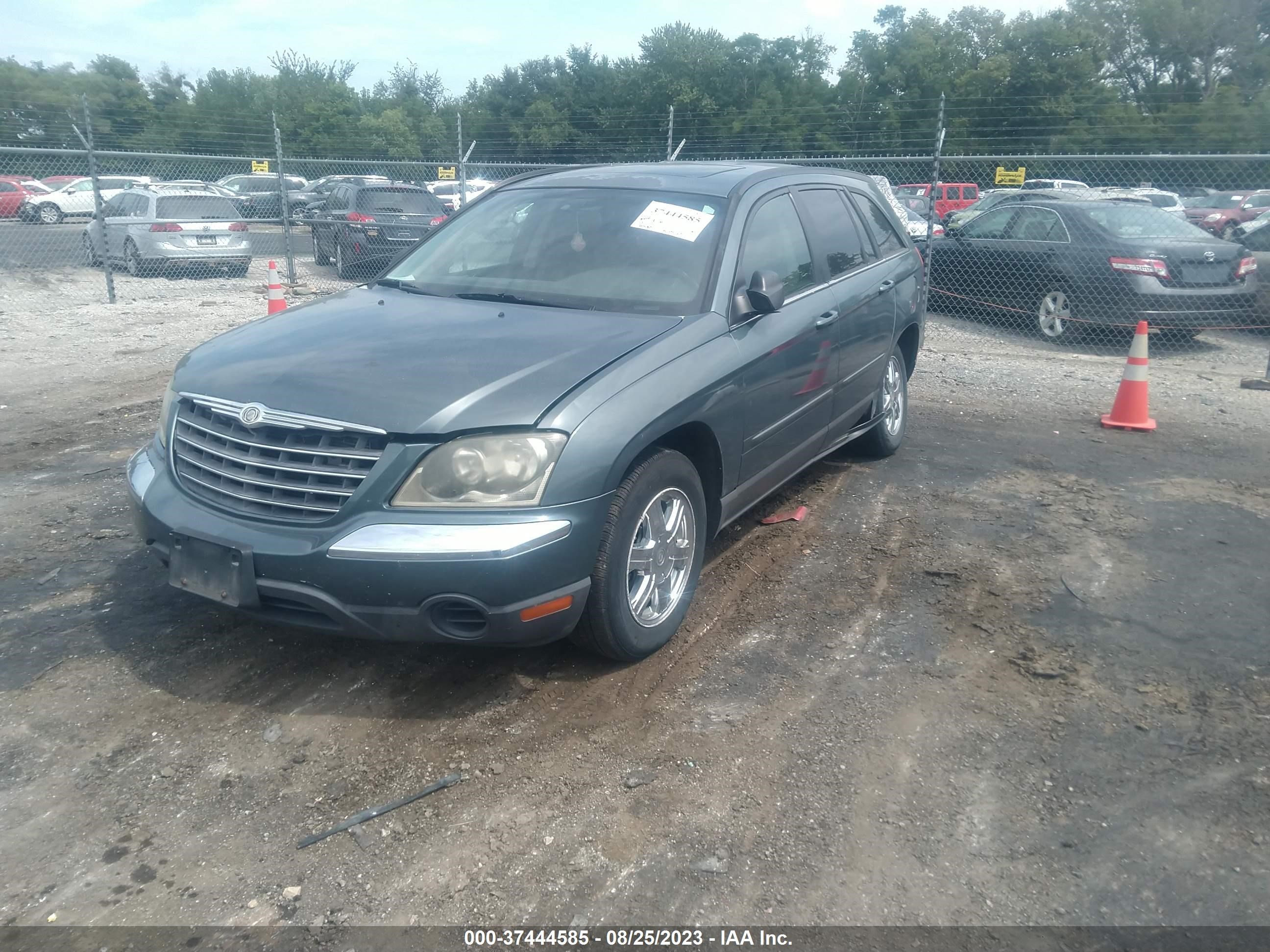 Photo 1 VIN: 2C4GM68425R441641 - CHRYSLER PACIFICA 