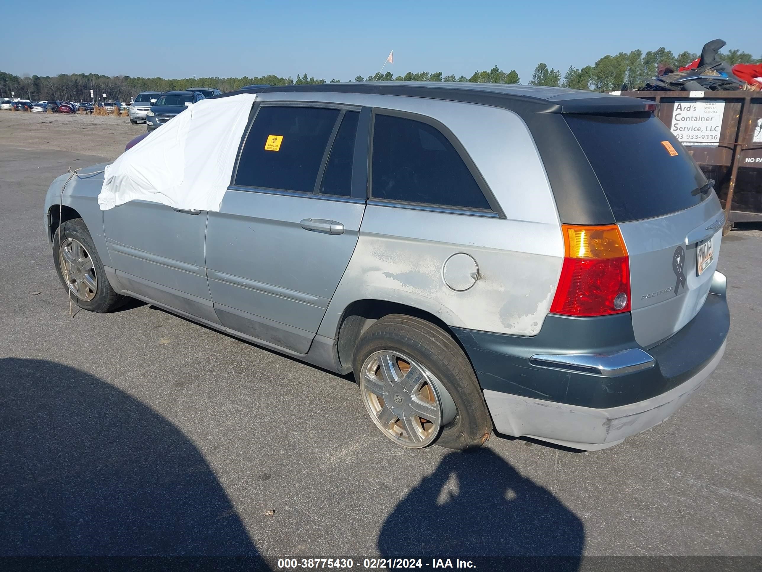 Photo 2 VIN: 2C4GM68445R273288 - CHRYSLER PACIFICA 