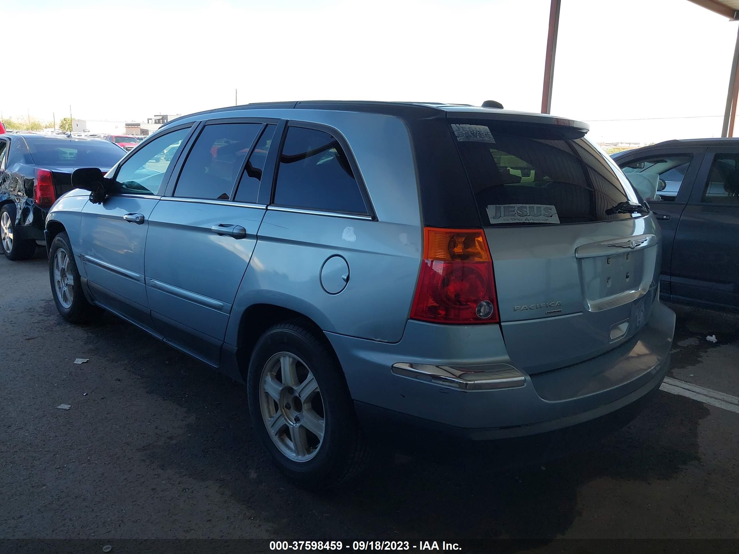 Photo 2 VIN: 2C4GM68455R331263 - CHRYSLER PACIFICA 