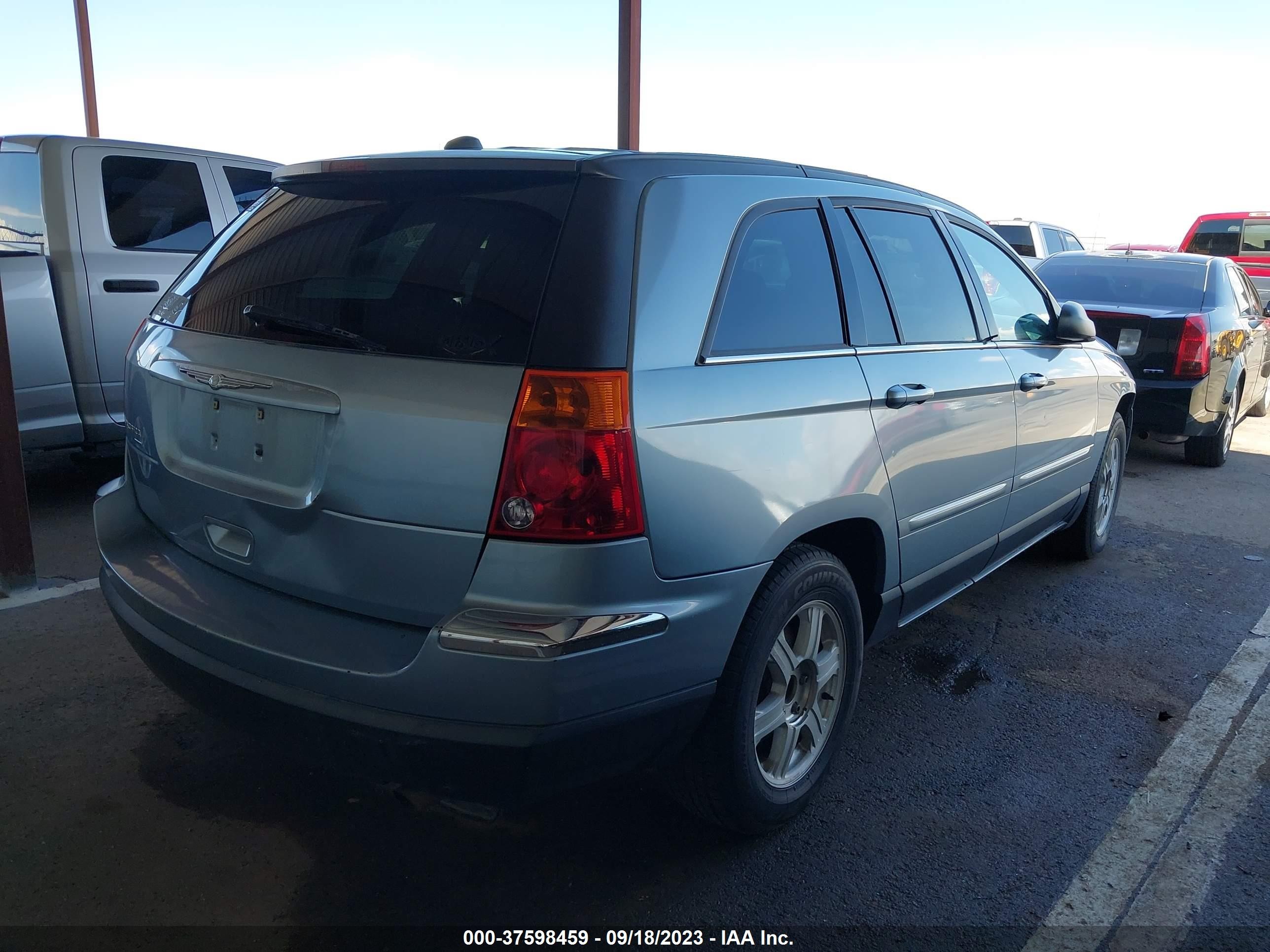 Photo 3 VIN: 2C4GM68455R331263 - CHRYSLER PACIFICA 