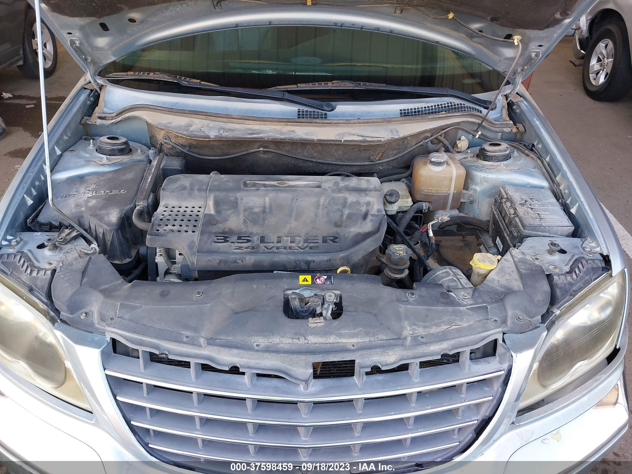 Photo 9 VIN: 2C4GM68455R331263 - CHRYSLER PACIFICA 