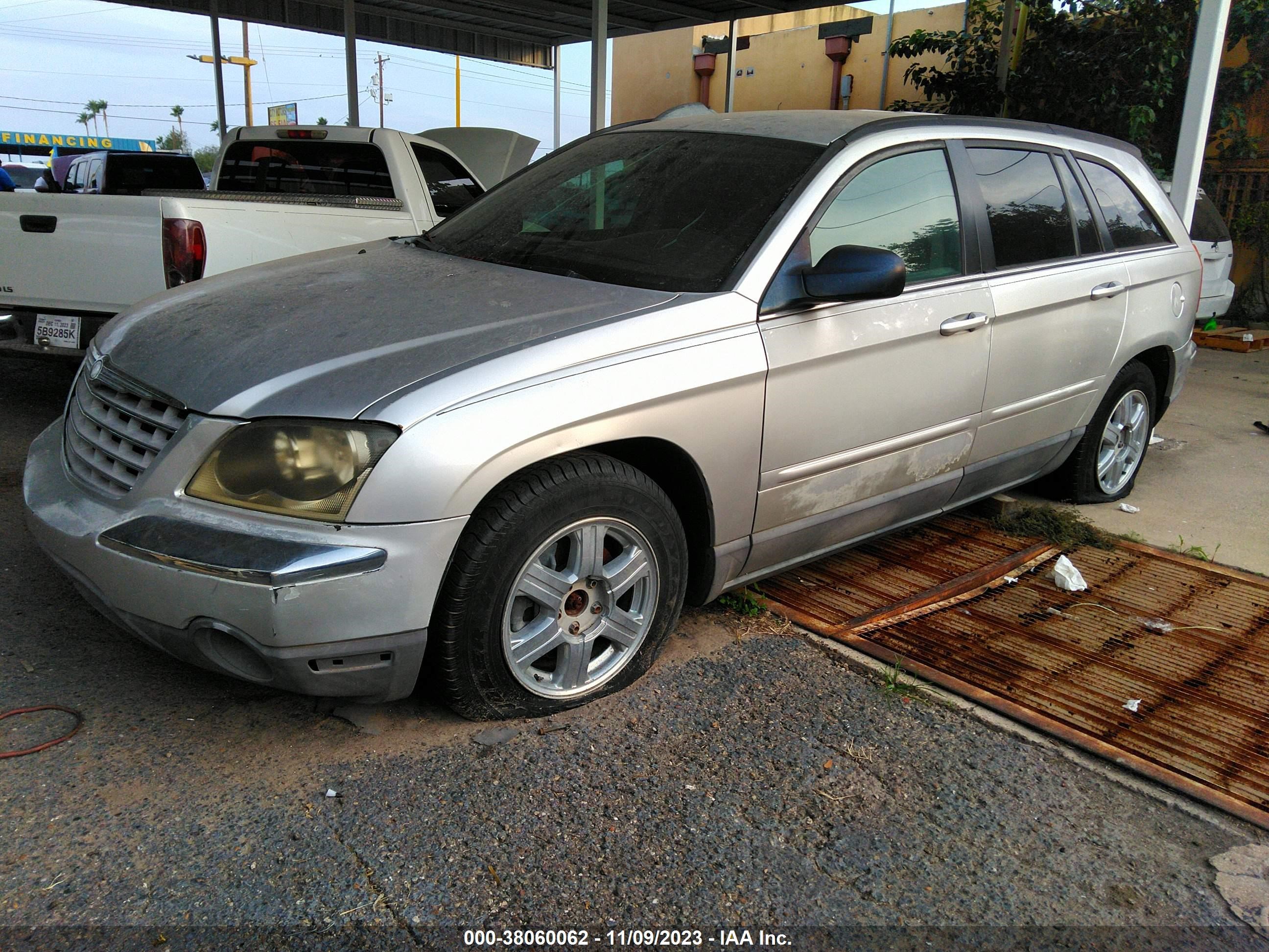 Photo 1 VIN: 2C4GM68455R651540 - CHRYSLER PACIFICA 