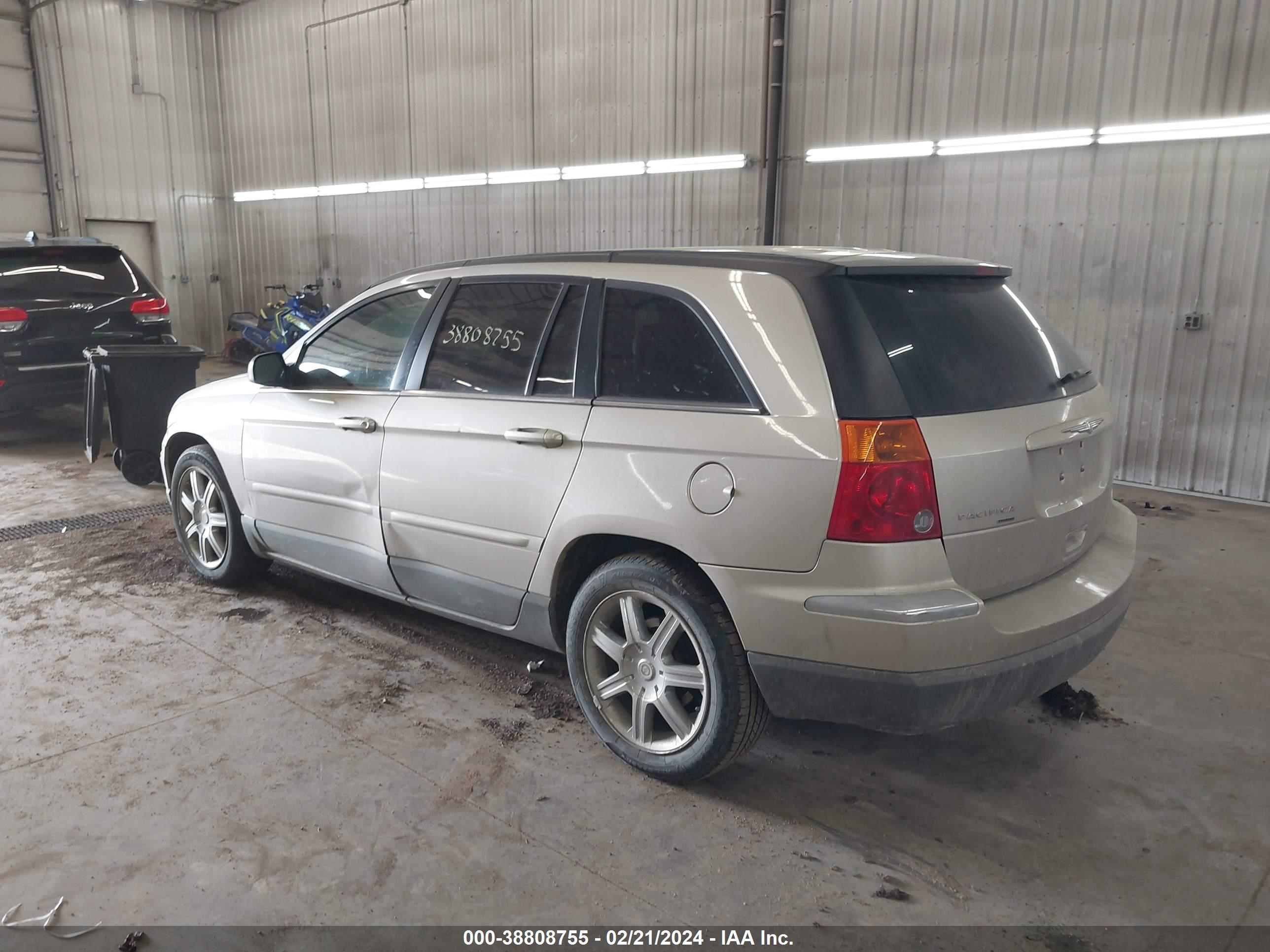 Photo 2 VIN: 2C4GM68455R658911 - CHRYSLER PACIFICA 