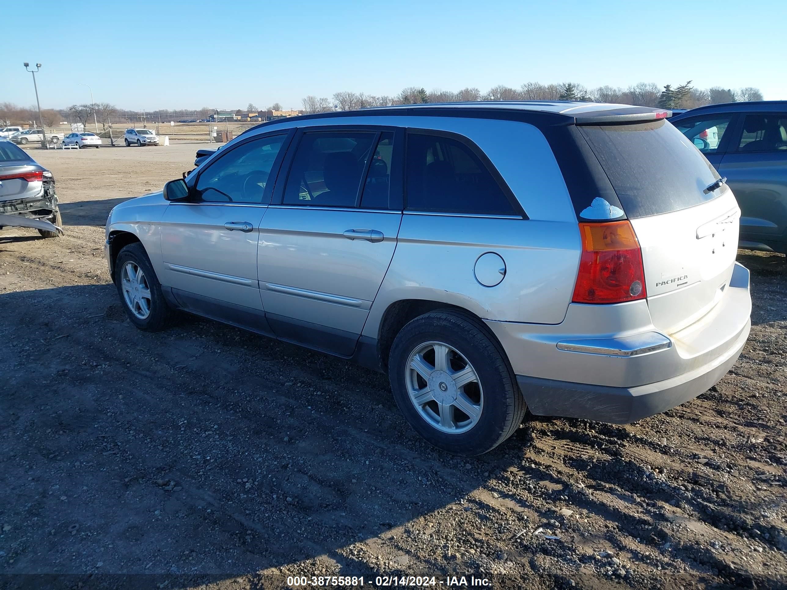 Photo 2 VIN: 2C4GM68465R427841 - CHRYSLER PACIFICA 