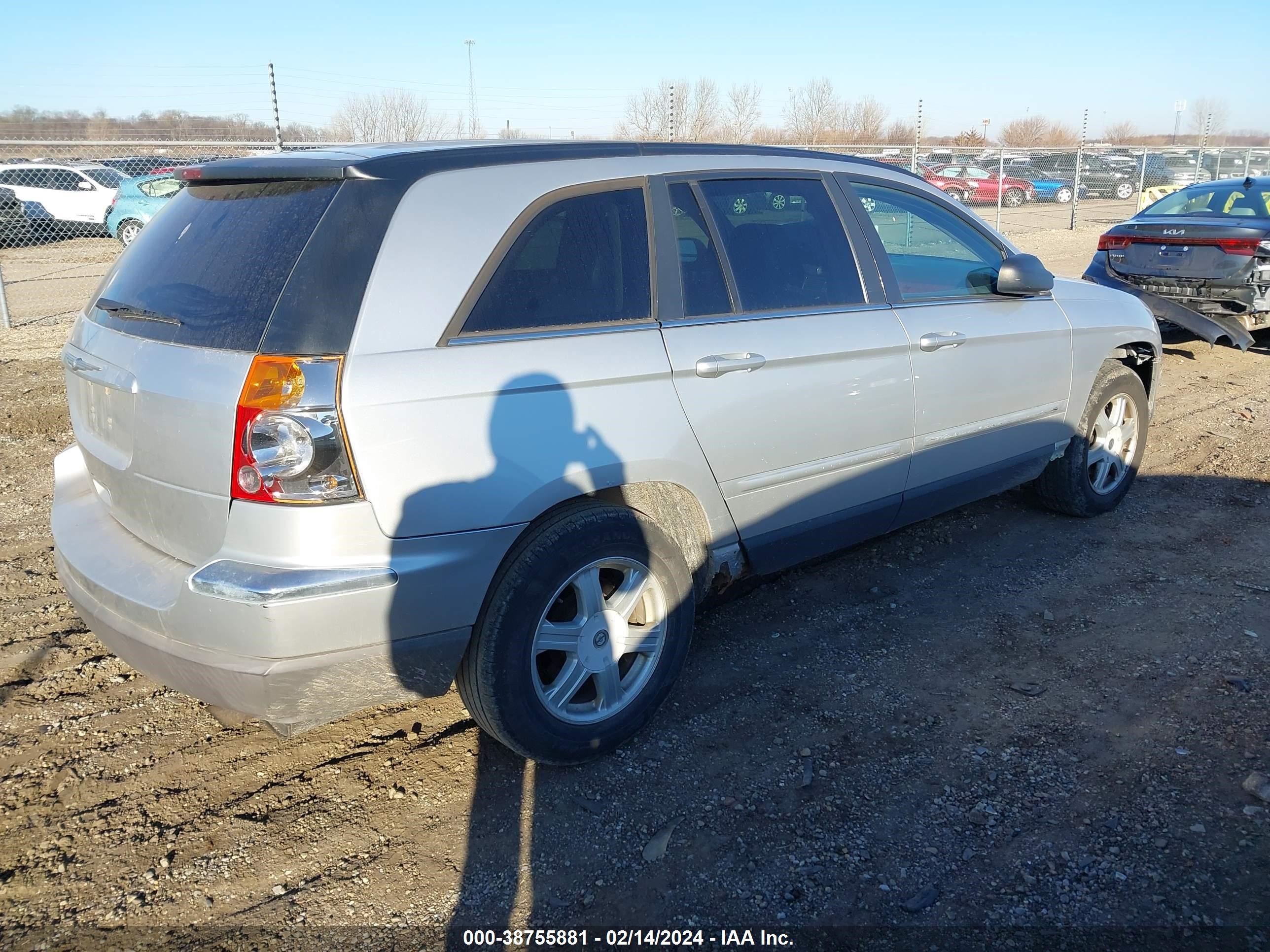 Photo 3 VIN: 2C4GM68465R427841 - CHRYSLER PACIFICA 