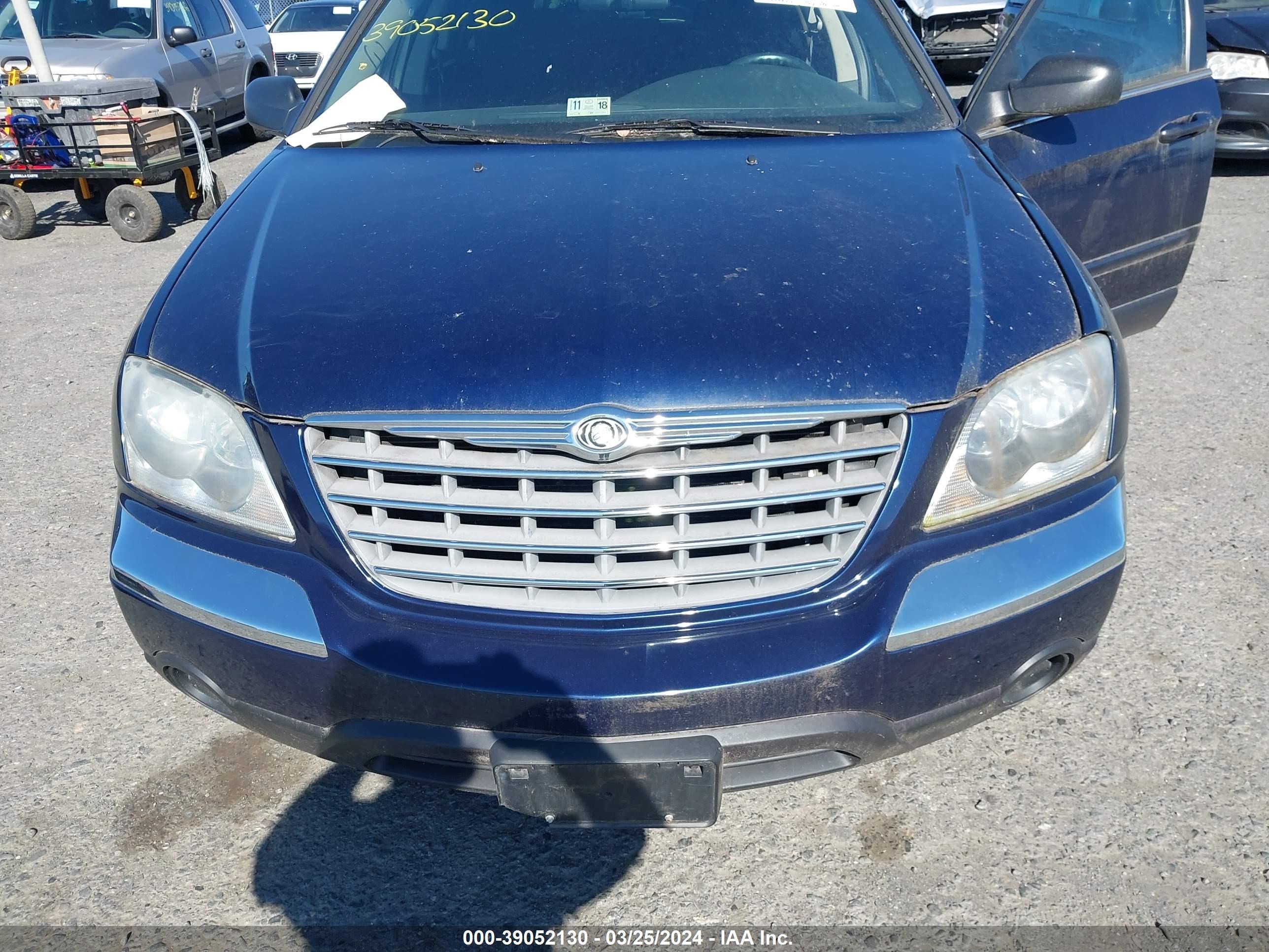 Photo 5 VIN: 2C4GM68495R371717 - CHRYSLER PACIFICA 