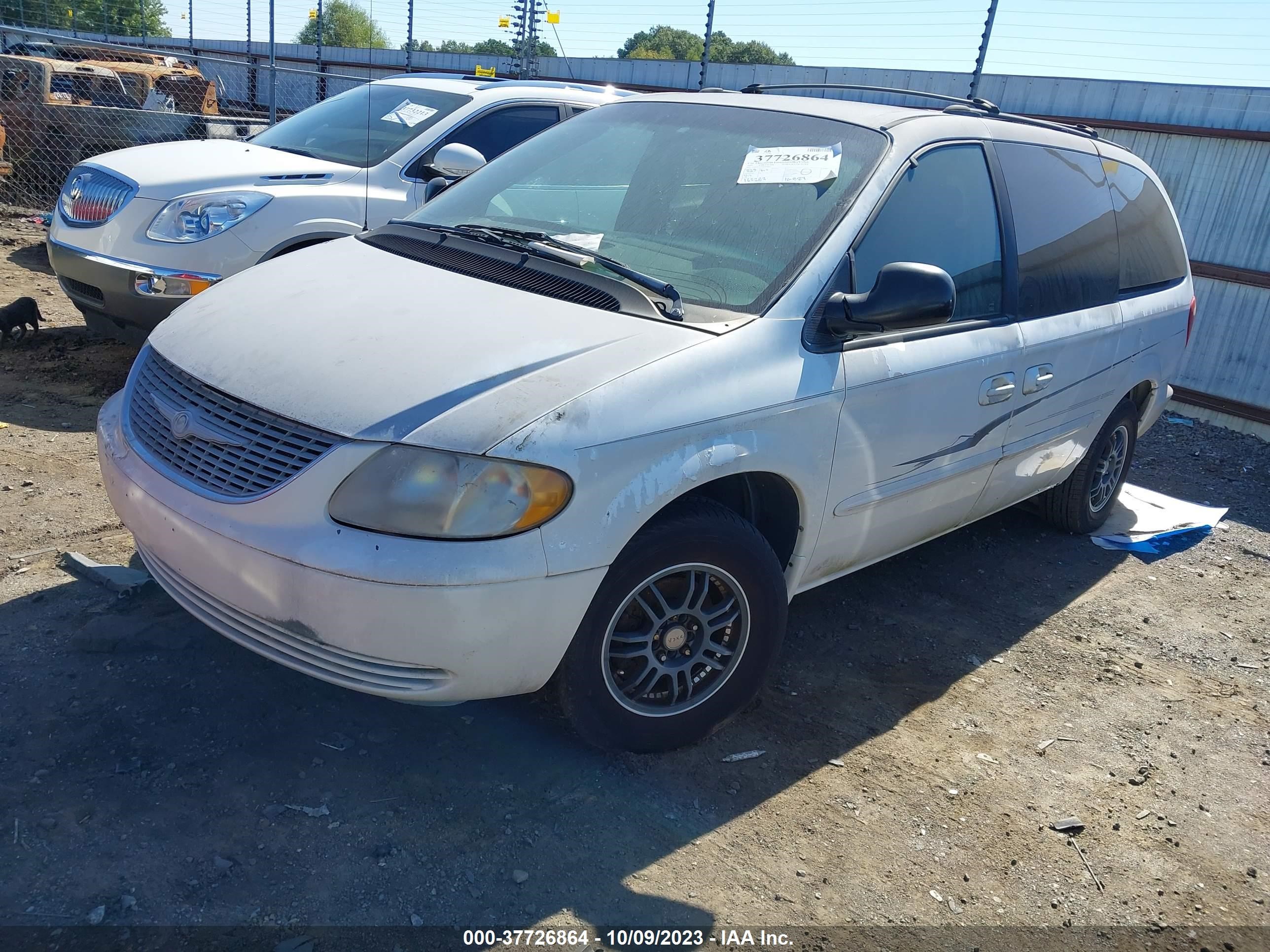 Photo 1 VIN: 2C4GP34352R569631 - CHRYSLER TOWN & COUNTRY 