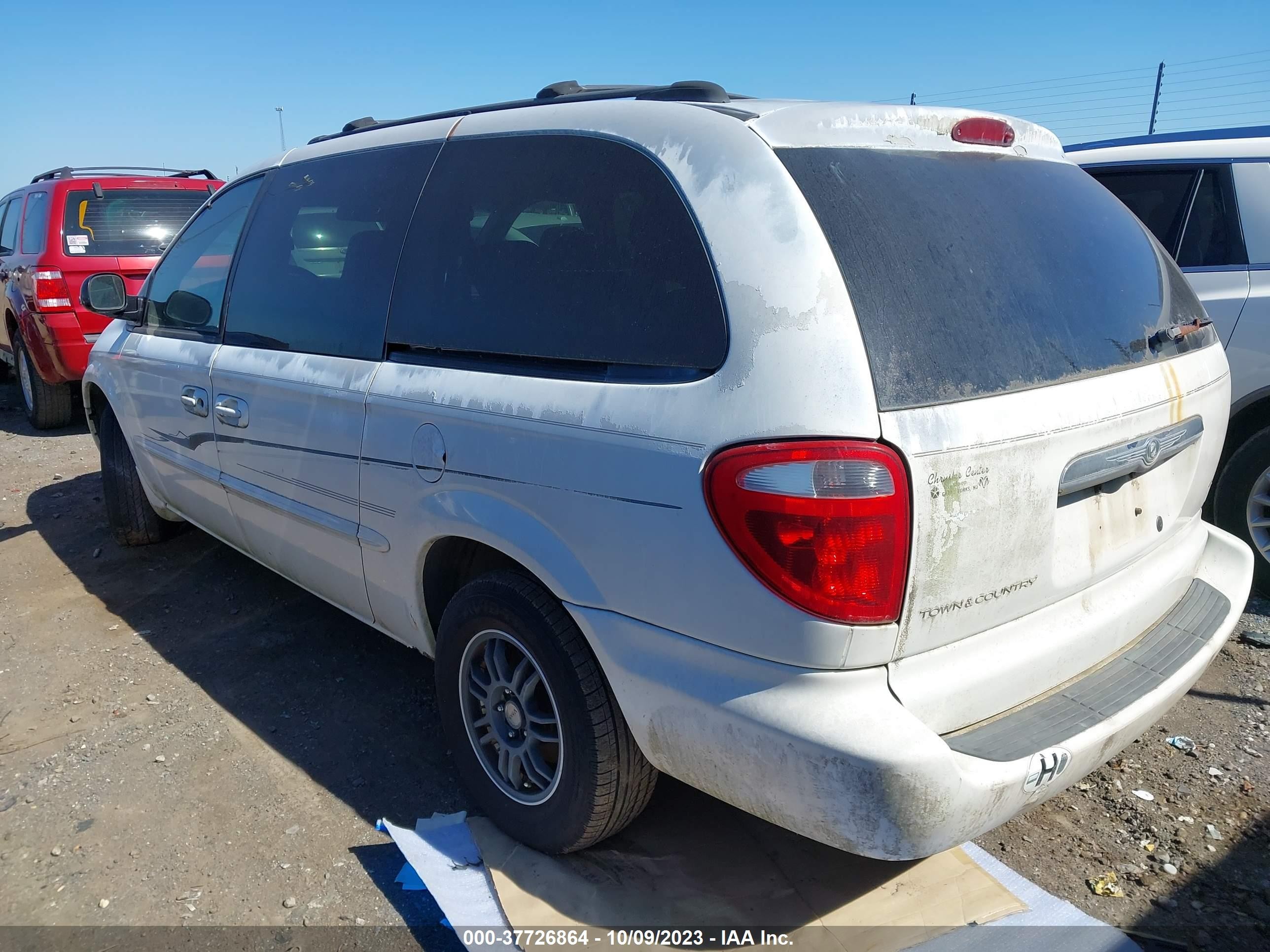 Photo 2 VIN: 2C4GP34352R569631 - CHRYSLER TOWN & COUNTRY 