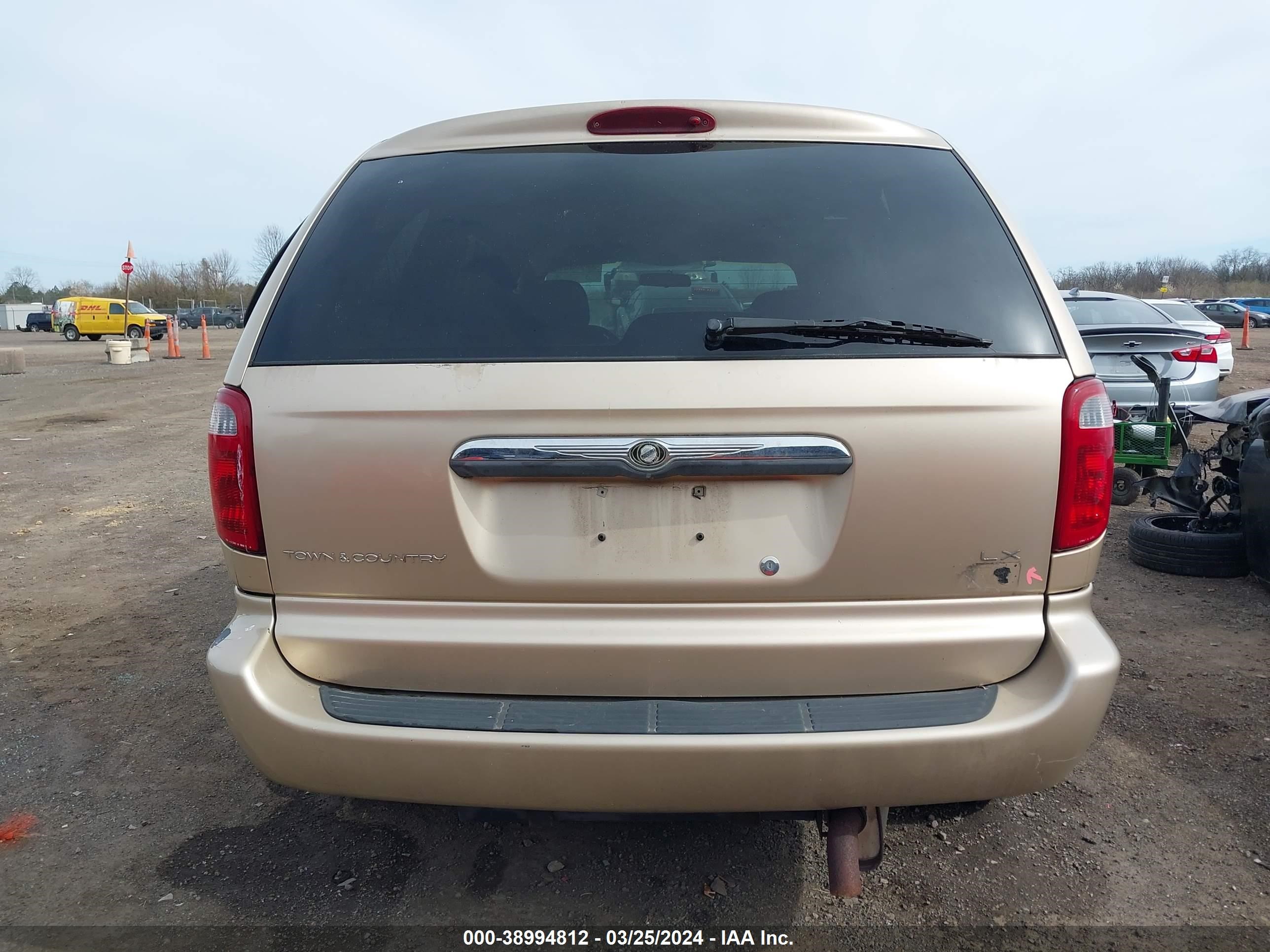 Photo 15 VIN: 2C4GP44301R250013 - CHRYSLER TOWN & COUNTRY 