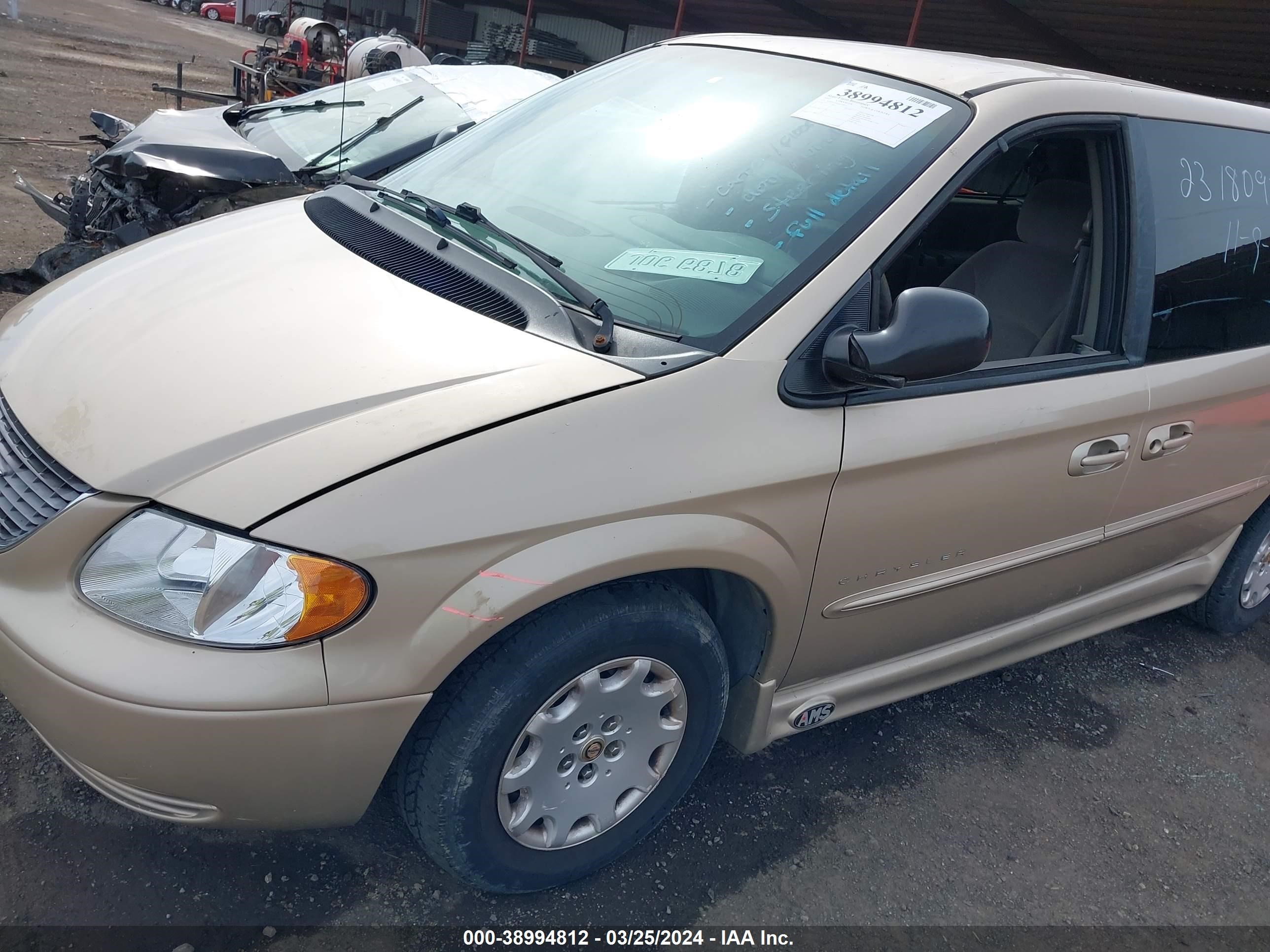 Photo 16 VIN: 2C4GP44301R250013 - CHRYSLER TOWN & COUNTRY 