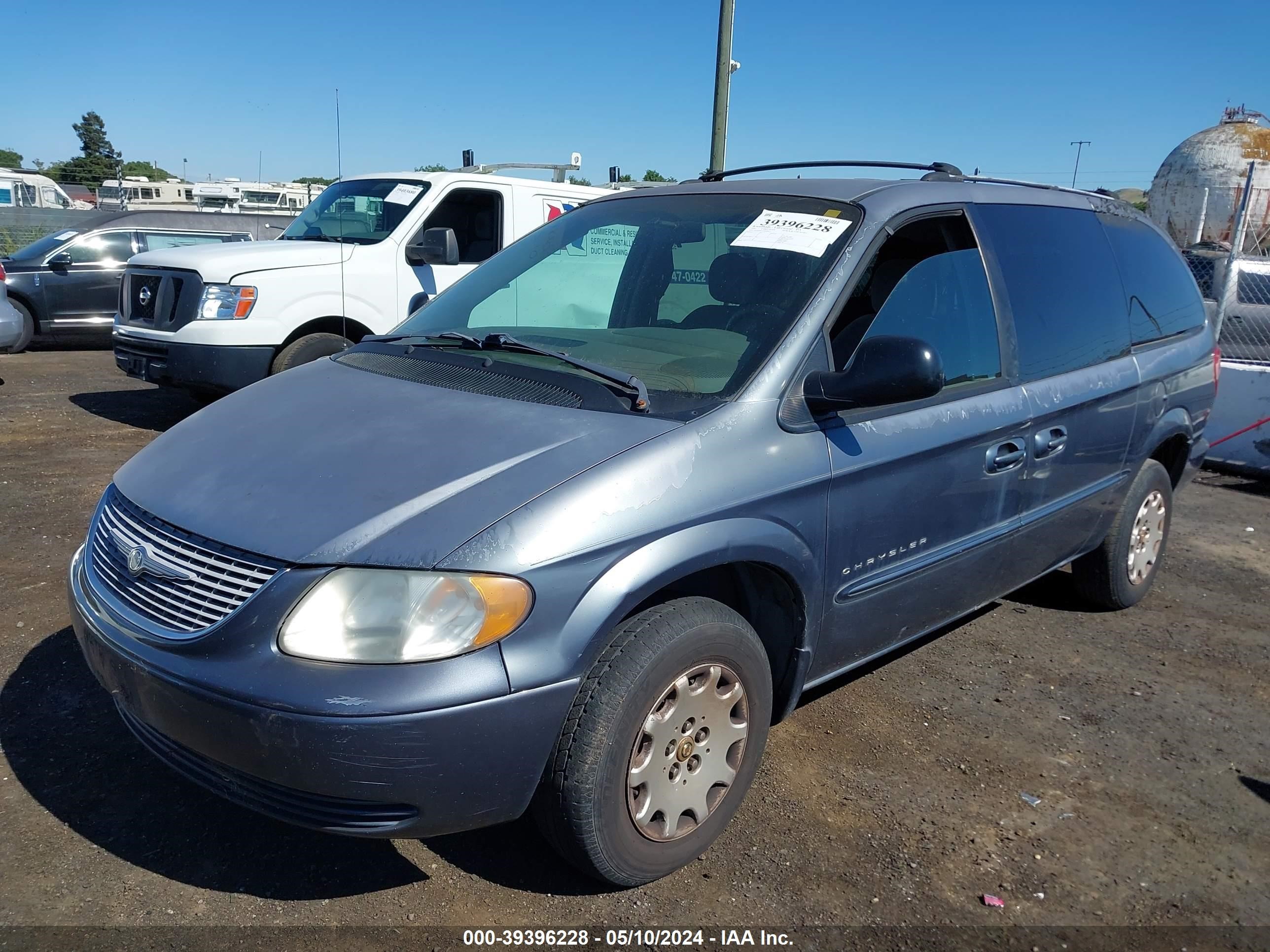 Photo 1 VIN: 2C4GP44321R380651 - CHRYSLER TOWN & COUNTRY 