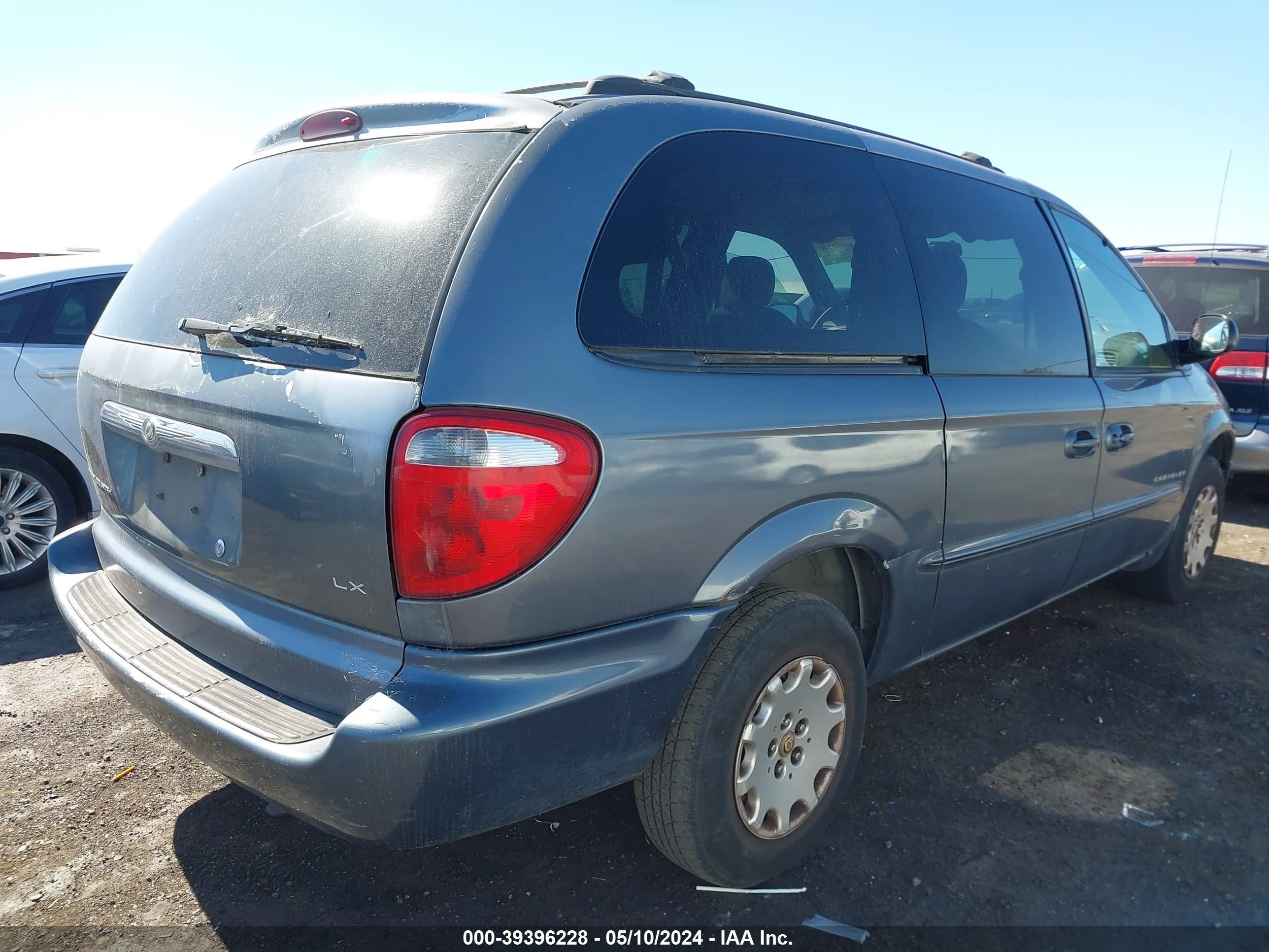 Photo 3 VIN: 2C4GP44321R380651 - CHRYSLER TOWN & COUNTRY 