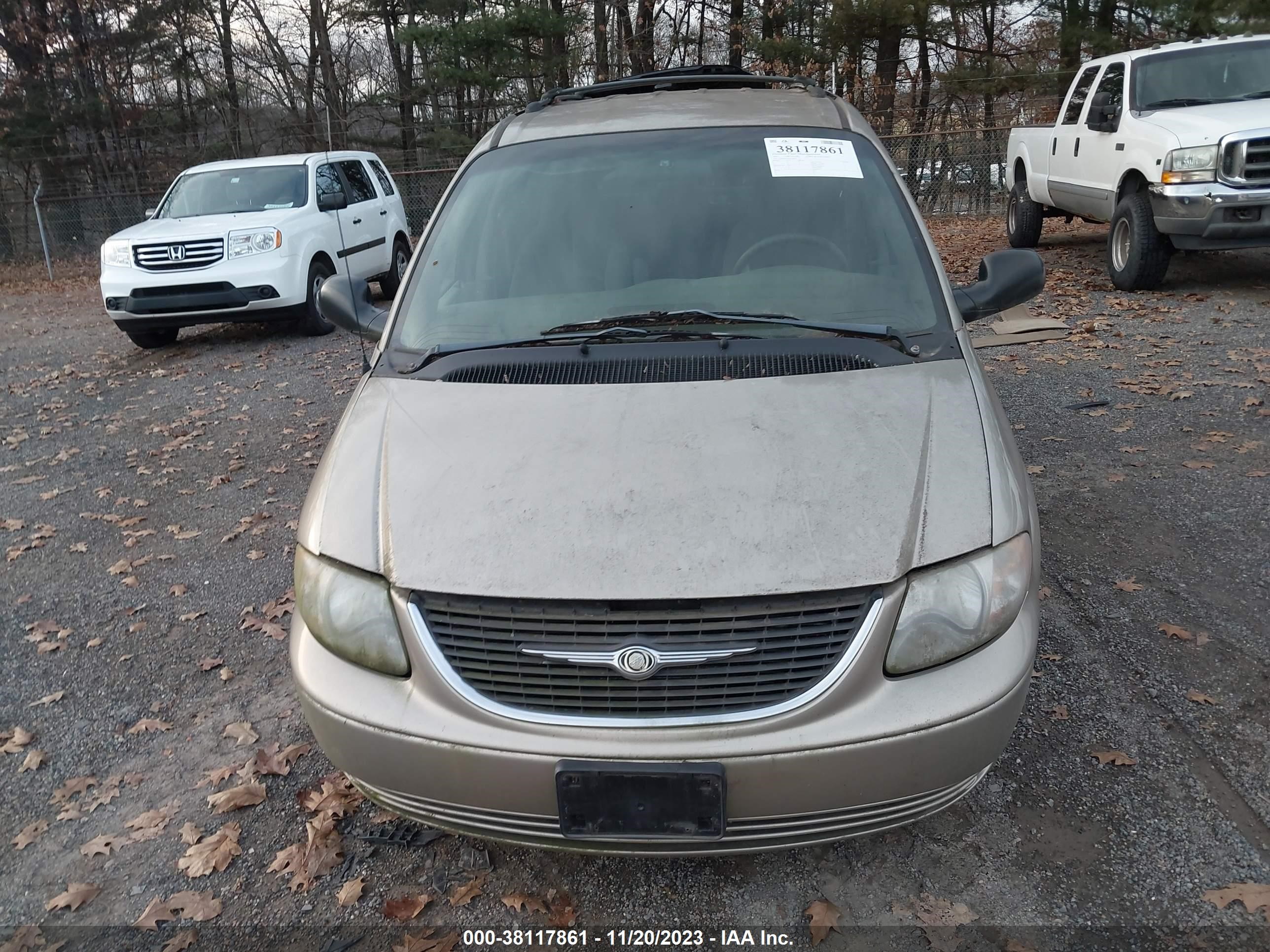 Photo 11 VIN: 2C4GP44322R710922 - CHRYSLER TOWN & COUNTRY 