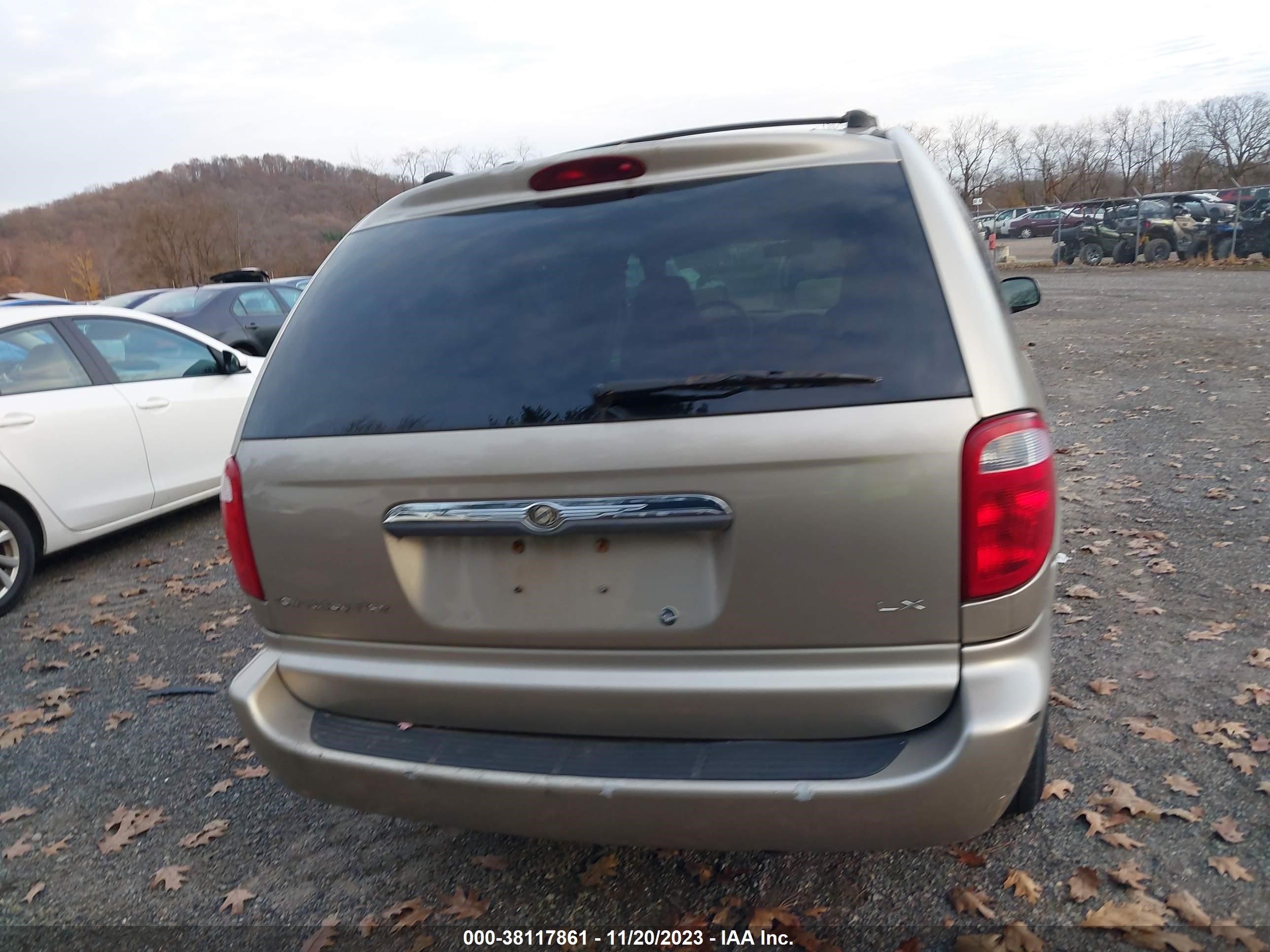 Photo 15 VIN: 2C4GP44322R710922 - CHRYSLER TOWN & COUNTRY 