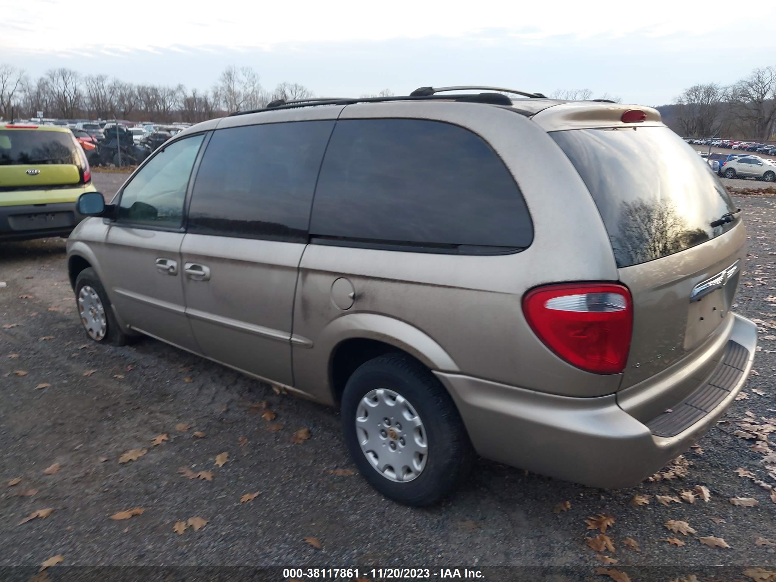 Photo 2 VIN: 2C4GP44322R710922 - CHRYSLER TOWN & COUNTRY 