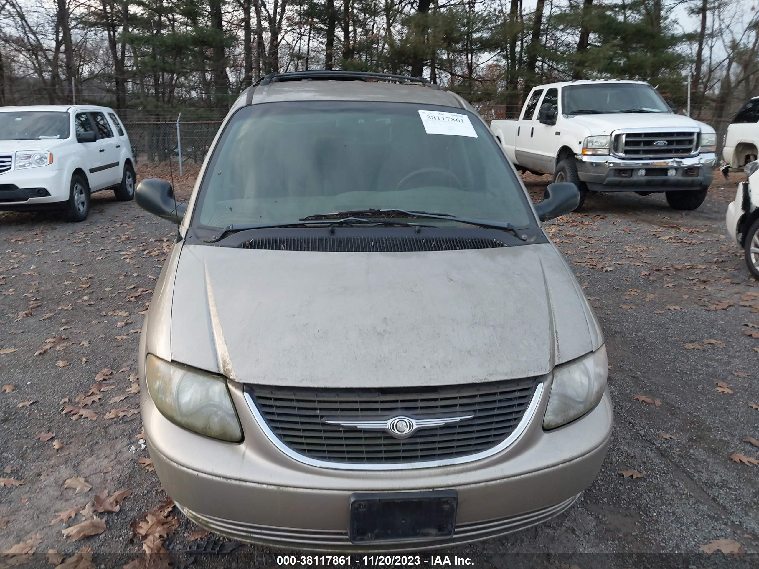 Photo 5 VIN: 2C4GP44322R710922 - CHRYSLER TOWN & COUNTRY 