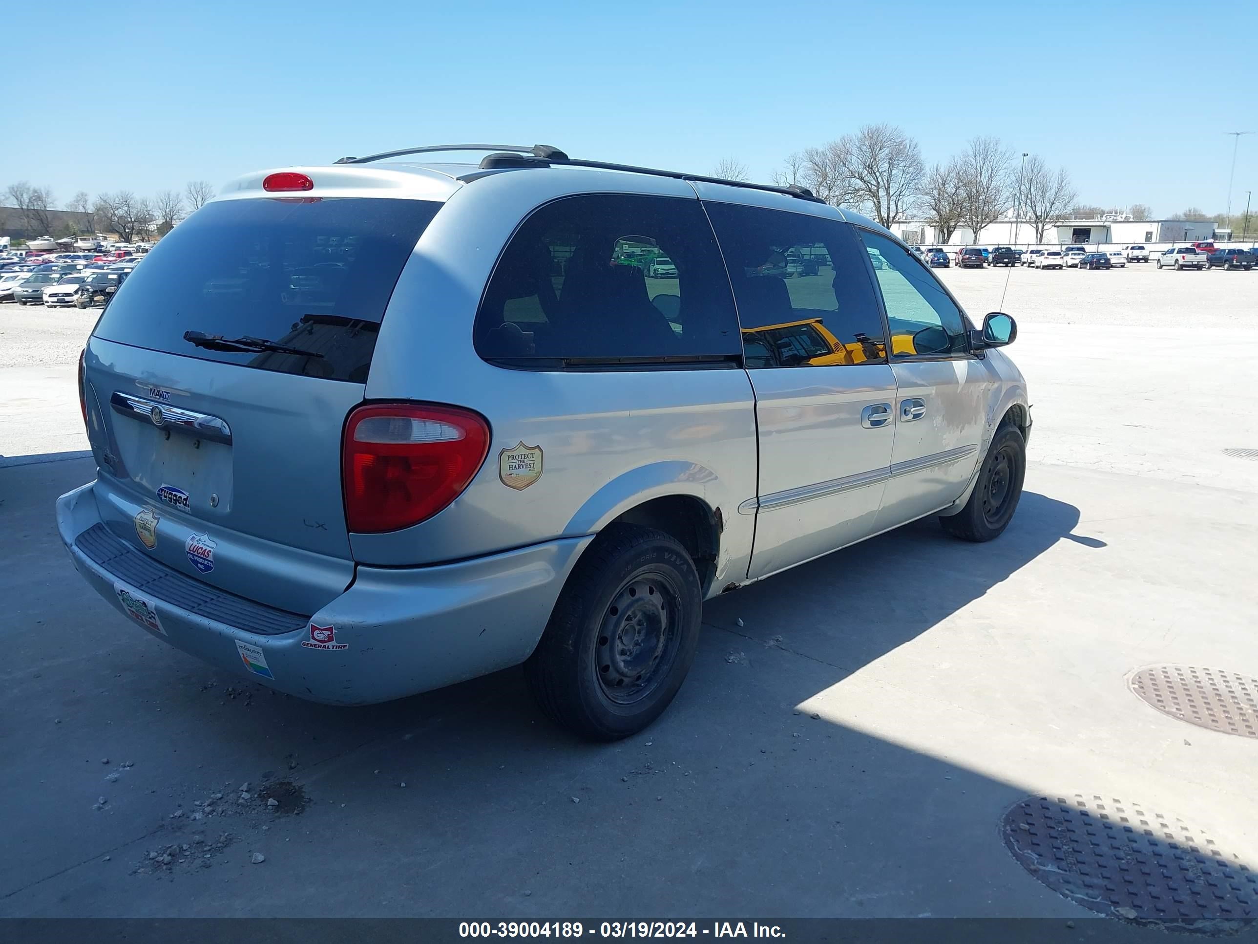 Photo 3 VIN: 2C4GP44372R643346 - CHRYSLER TOWN & COUNTRY 