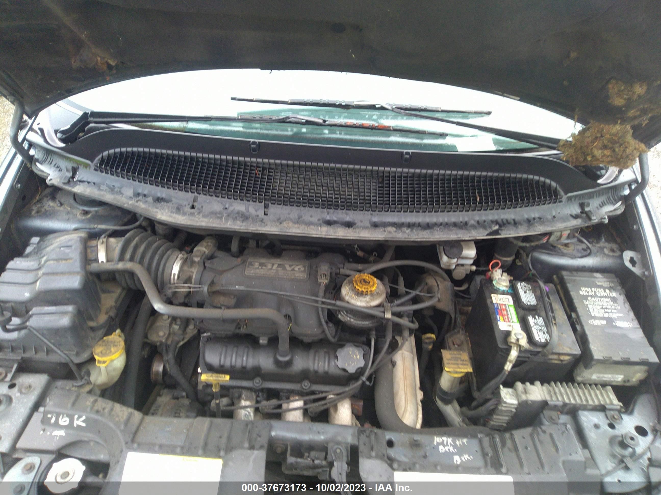 Photo 9 VIN: 2C4GP44382R747084 - CHRYSLER TOWN & COUNTRY 