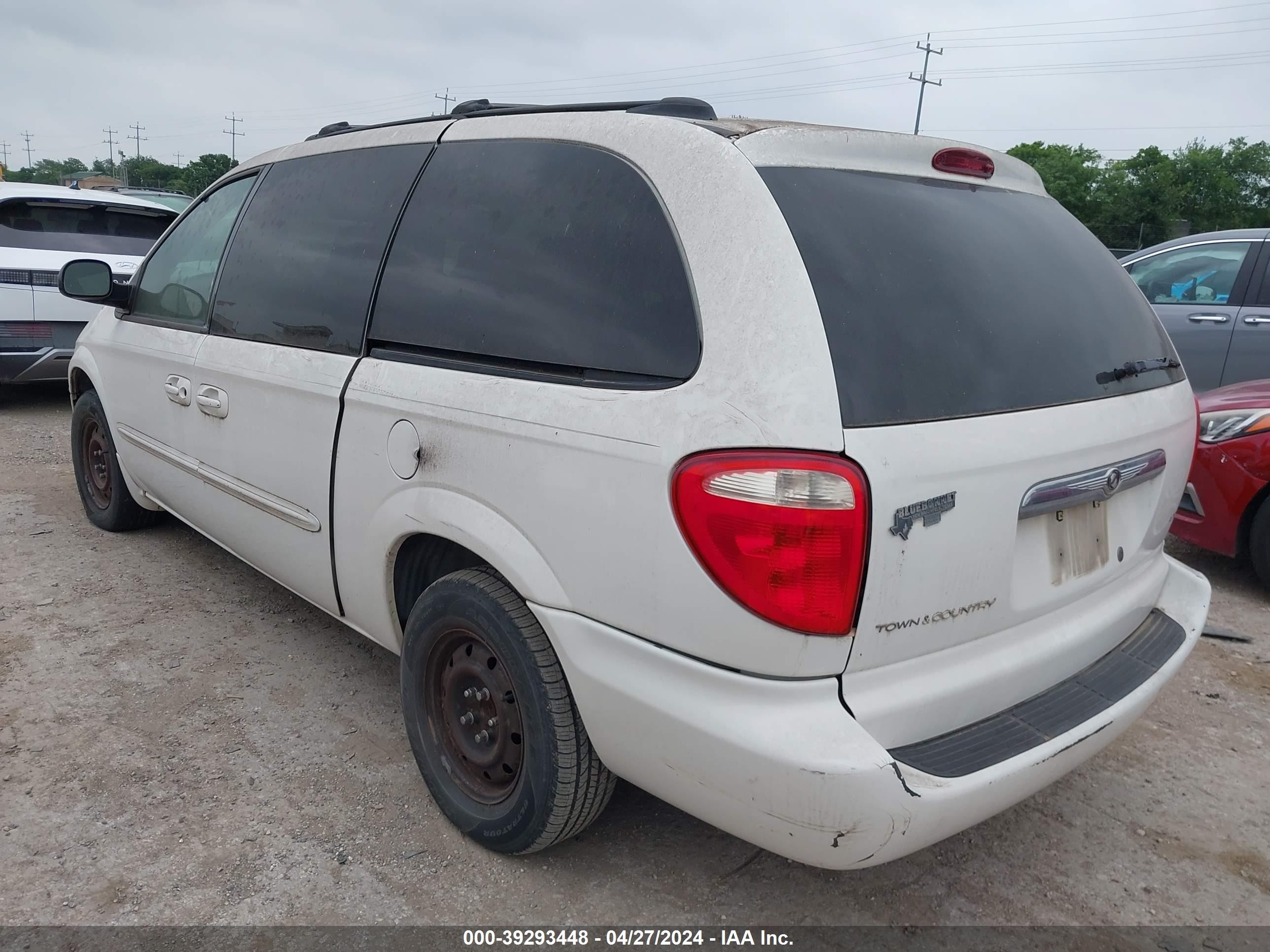 Photo 2 VIN: 2C4GP44383R311336 - CHRYSLER TOWN & COUNTRY 