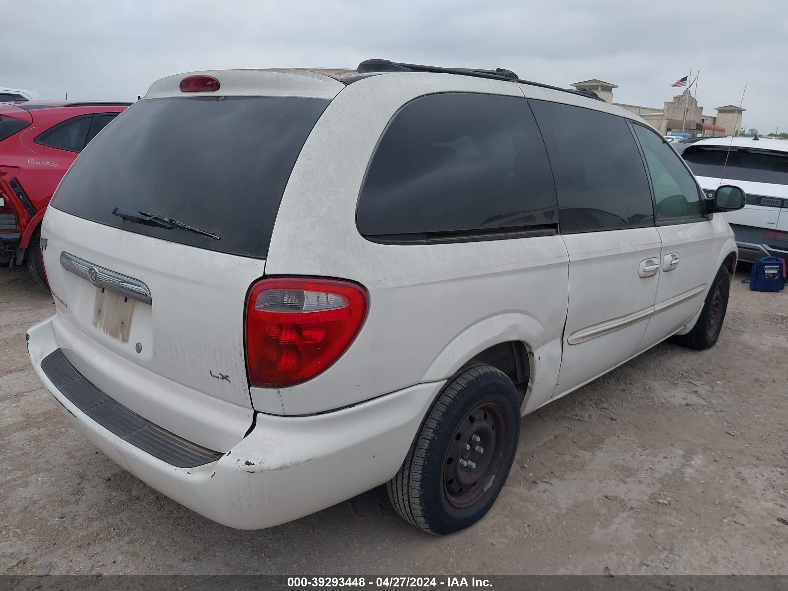 Photo 3 VIN: 2C4GP44383R311336 - CHRYSLER TOWN & COUNTRY 