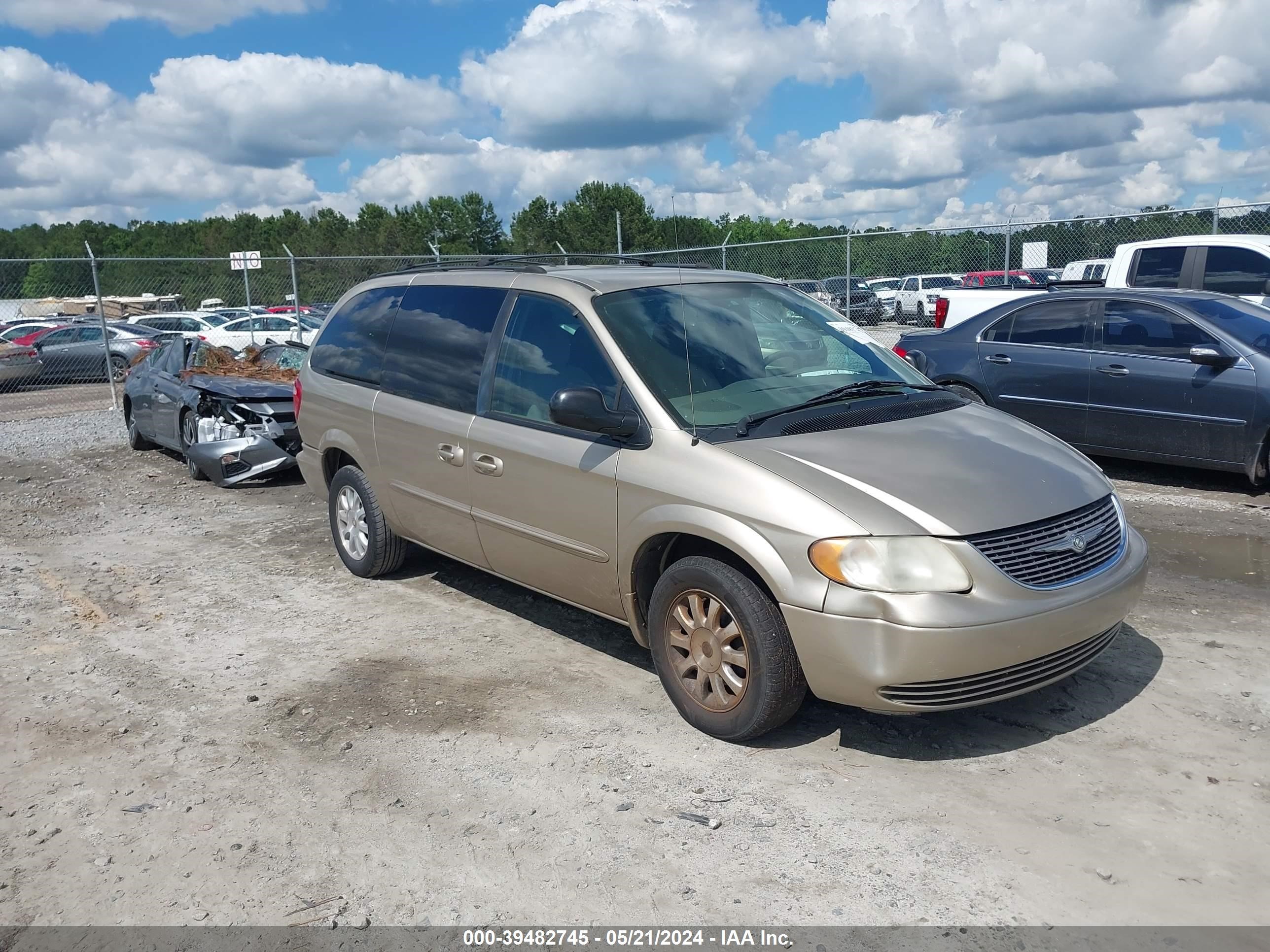 Photo 0 VIN: 2C4GP44L43R282871 - CHRYSLER TOWN & COUNTRY 