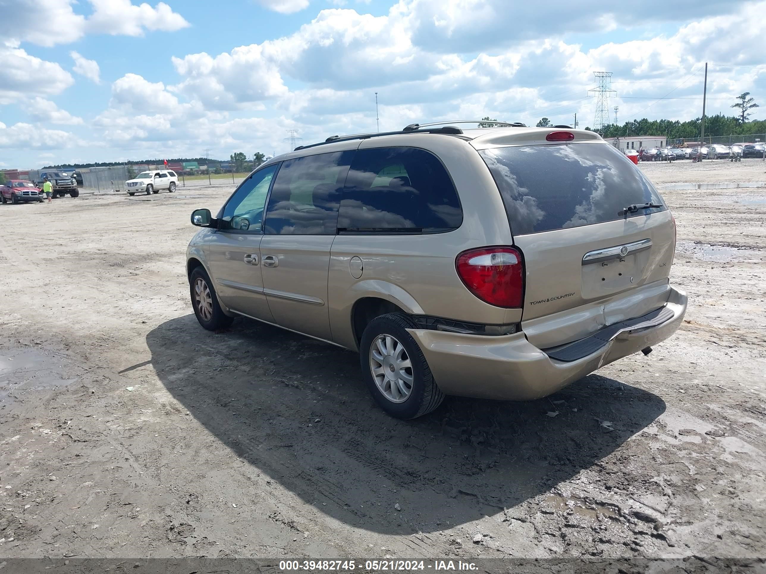 Photo 2 VIN: 2C4GP44L43R282871 - CHRYSLER TOWN & COUNTRY 