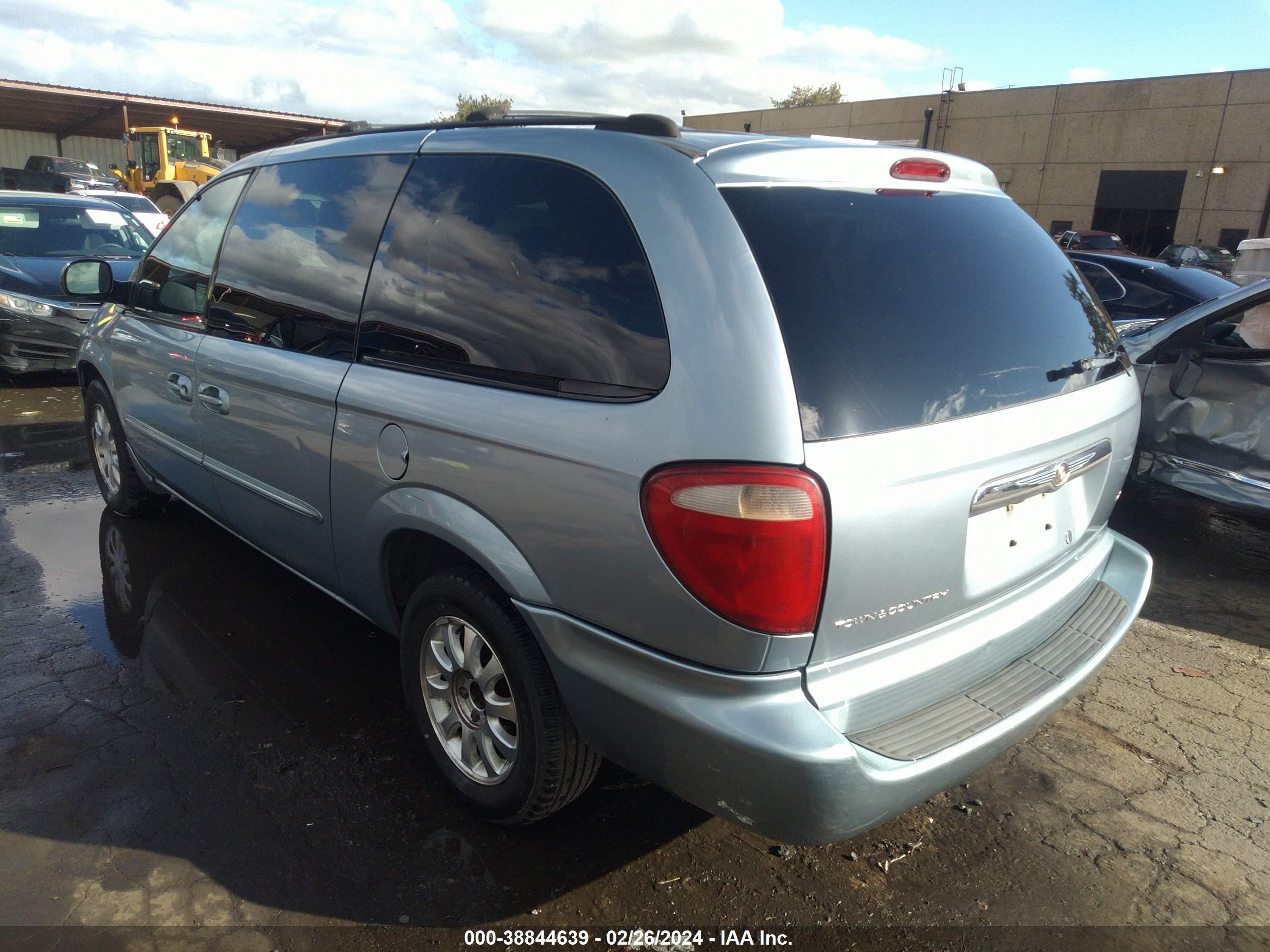 Photo 2 VIN: 2C4GP44L53R238328 - CHRYSLER TOWN & COUNTRY 