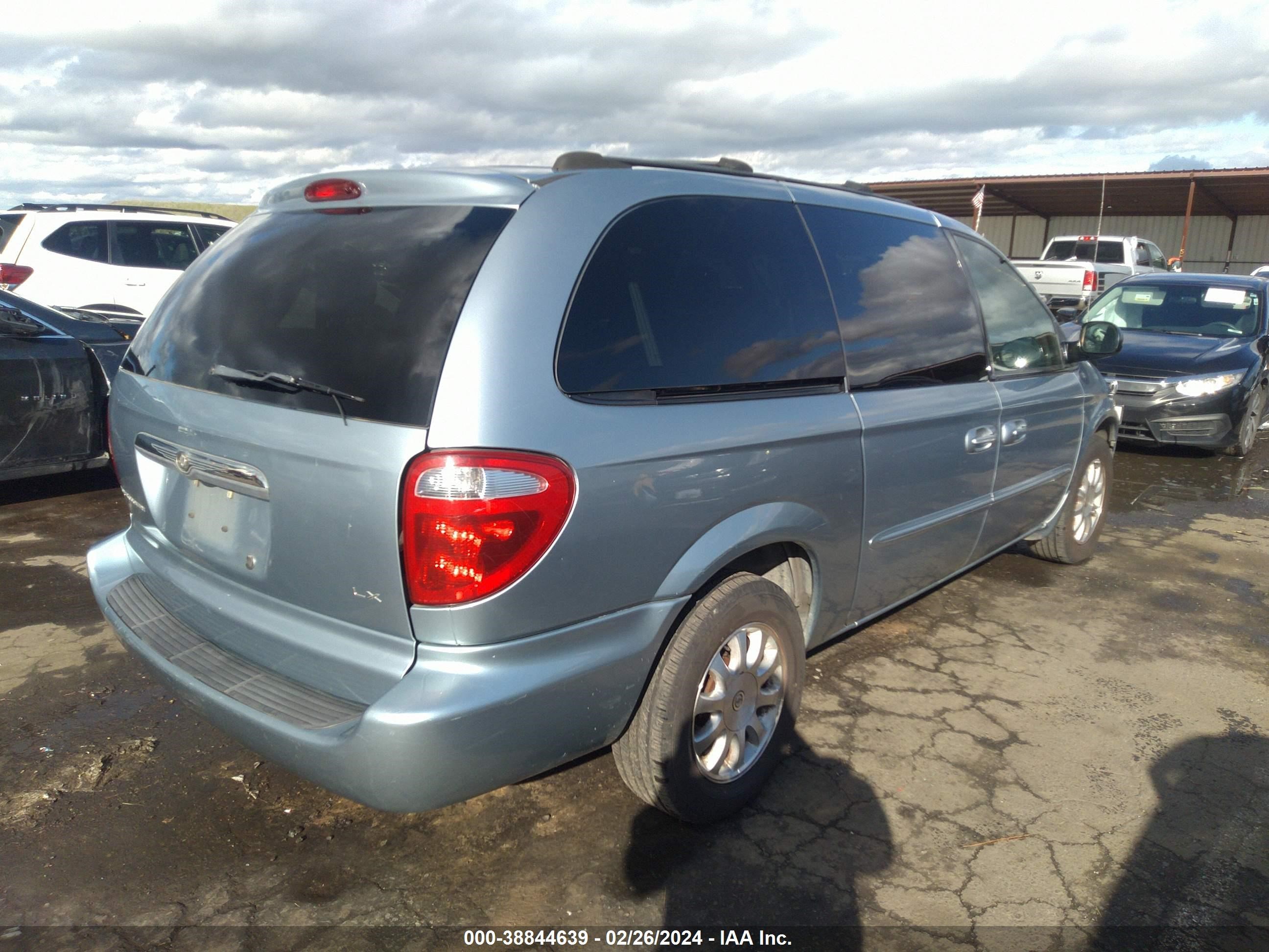 Photo 3 VIN: 2C4GP44L53R238328 - CHRYSLER TOWN & COUNTRY 