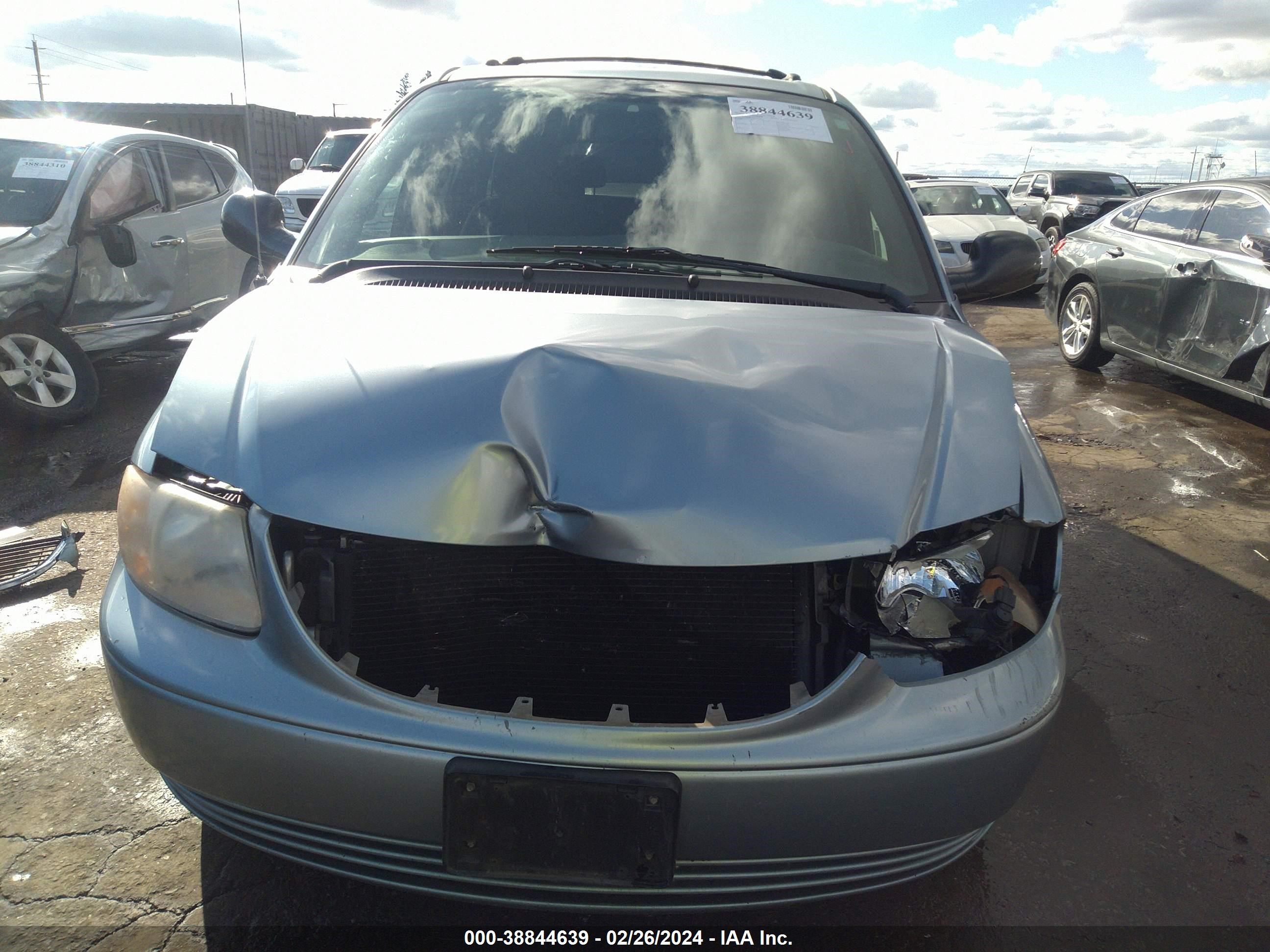 Photo 5 VIN: 2C4GP44L53R238328 - CHRYSLER TOWN & COUNTRY 