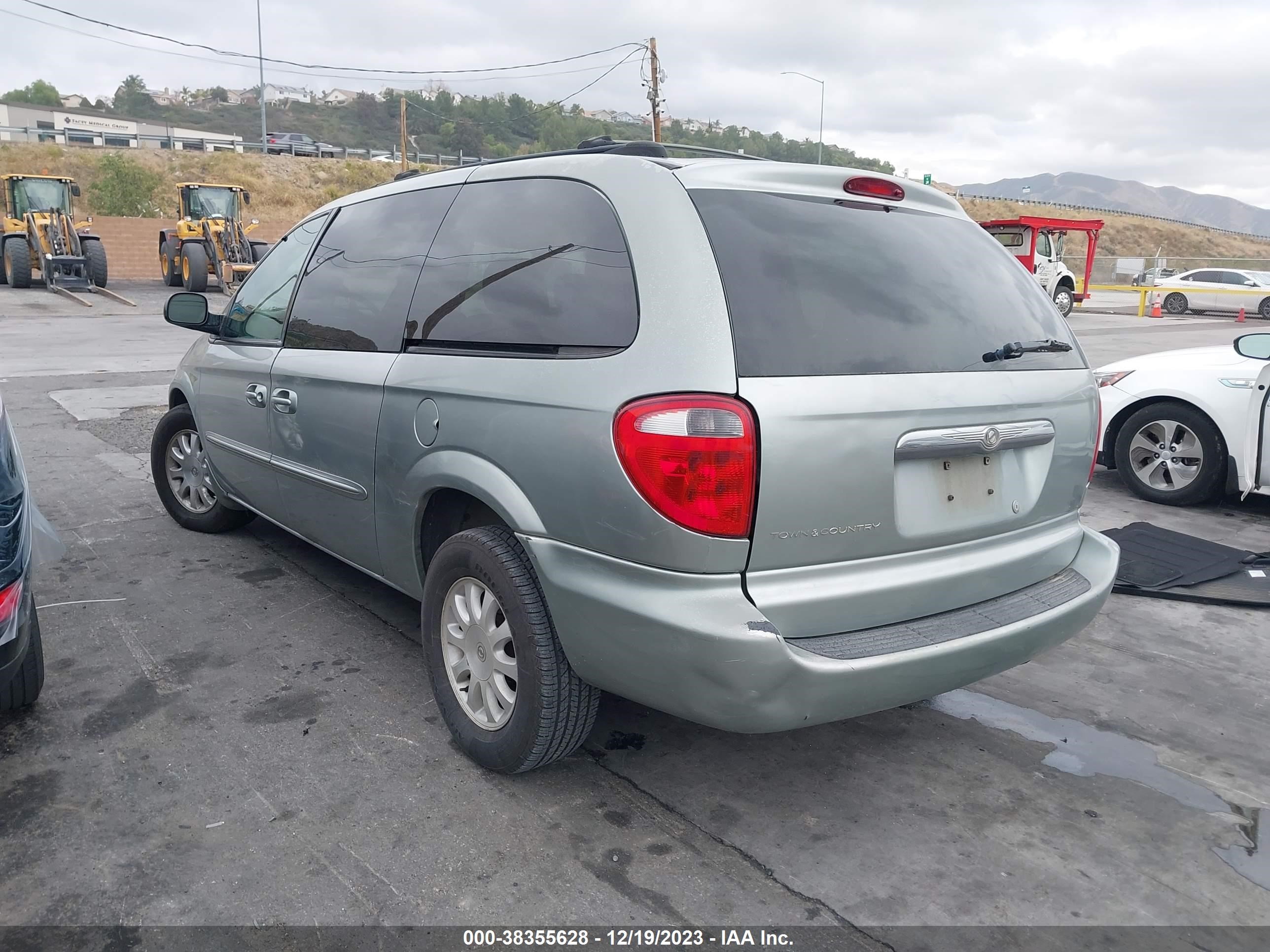 Photo 2 VIN: 2C4GP44L63R269006 - CHRYSLER TOWN & COUNTRY 