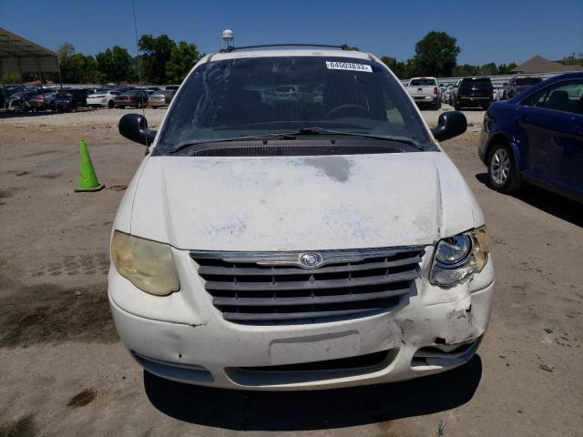 Photo 4 VIN: 2C4GP44R05R180376 - CHRYSLER TOWN & COU 