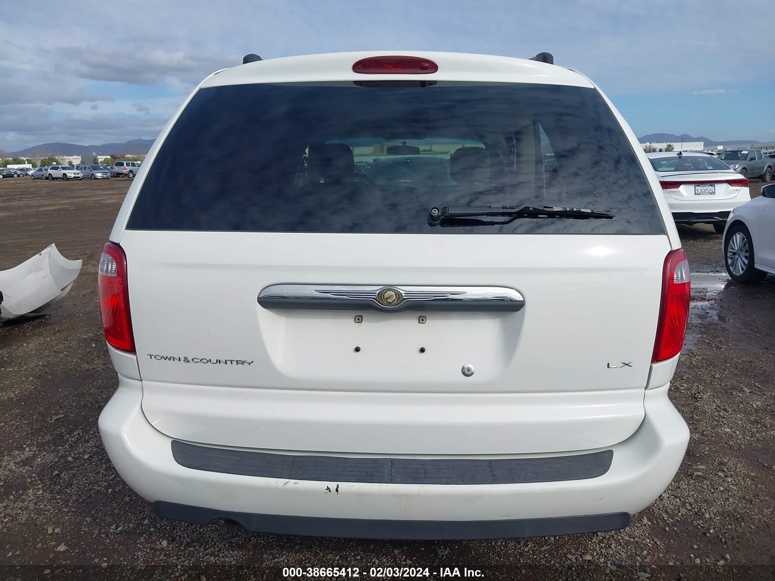 Photo 15 VIN: 2C4GP44R15R402228 - CHRYSLER TOWN & COUNTRY 