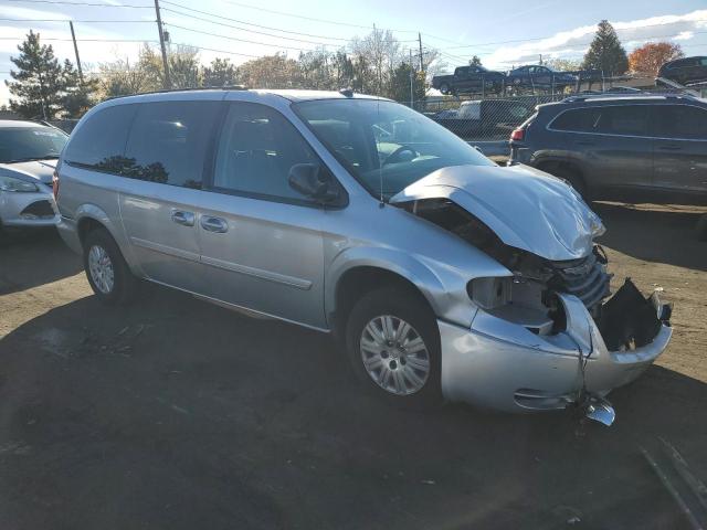 Photo 3 VIN: 2C4GP44R15R597358 - CHRYSLER TOWN & COU 