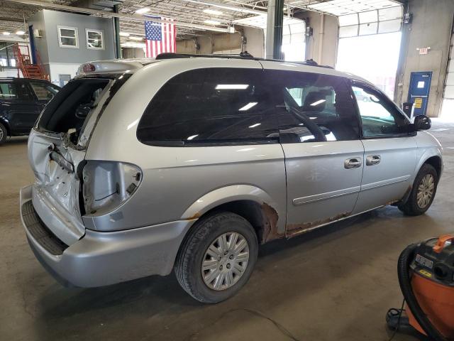 Photo 2 VIN: 2C4GP44R25R154880 - CHRYSLER TOWN & COU 