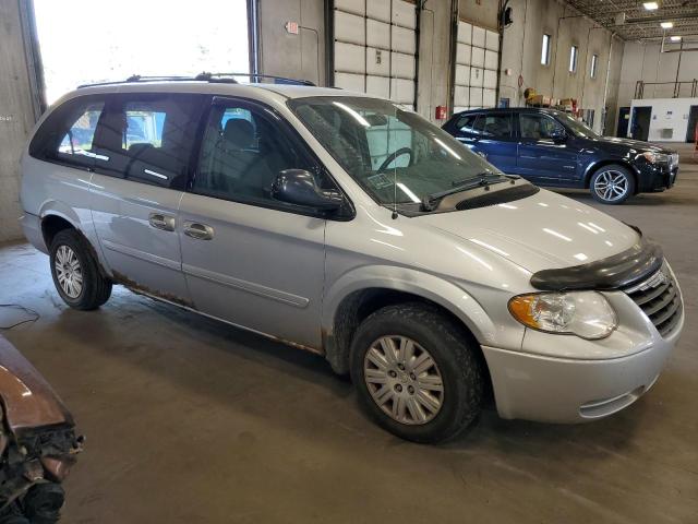 Photo 3 VIN: 2C4GP44R25R154880 - CHRYSLER TOWN & COU 