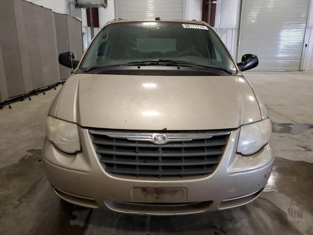 Photo 4 VIN: 2C4GP44R25R558259 - CHRYSLER TOWN & COU 