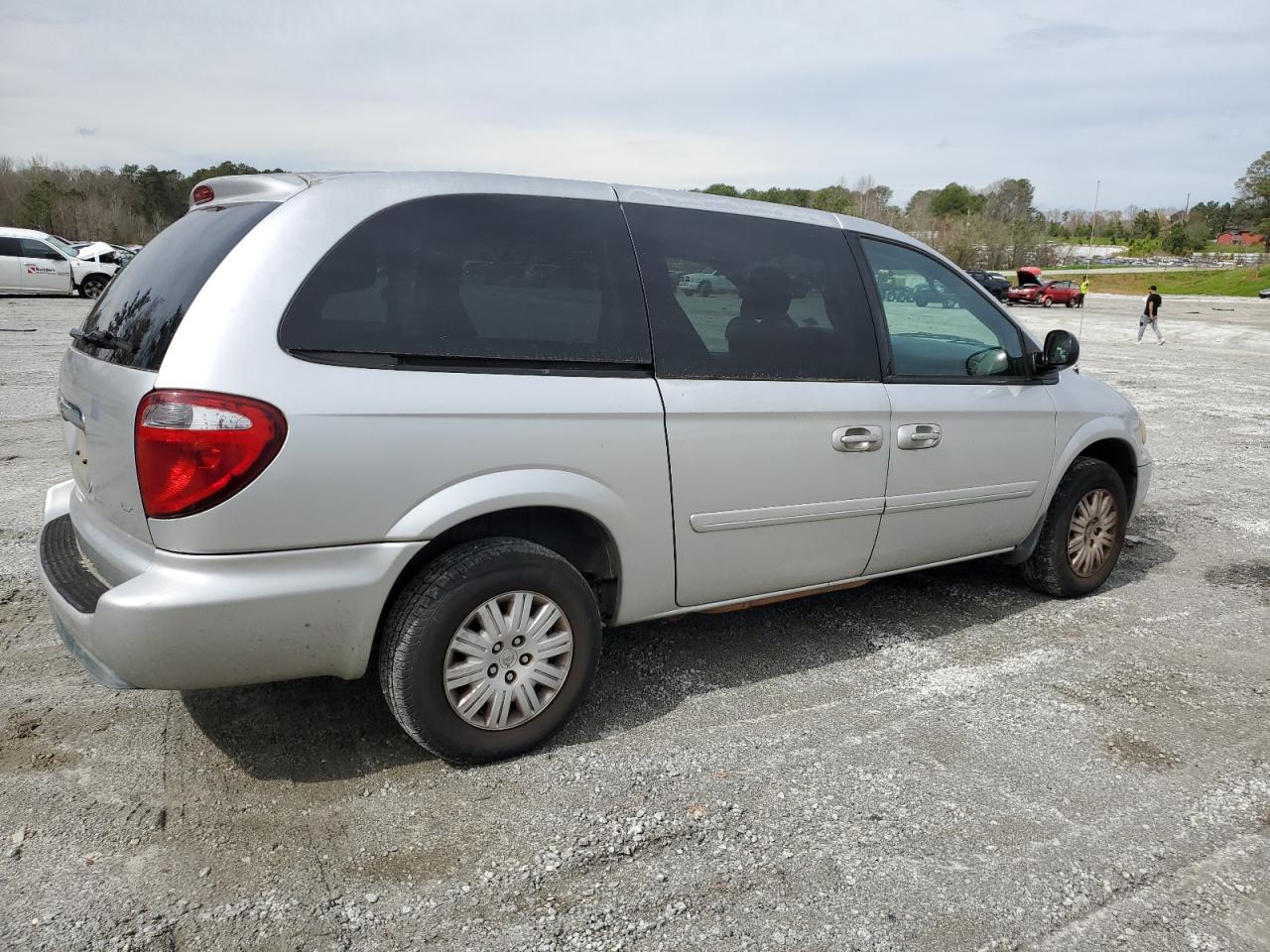 Photo 2 VIN: 2C4GP44R45R300941 - CHRYSLER TOWN & COUNTRY 