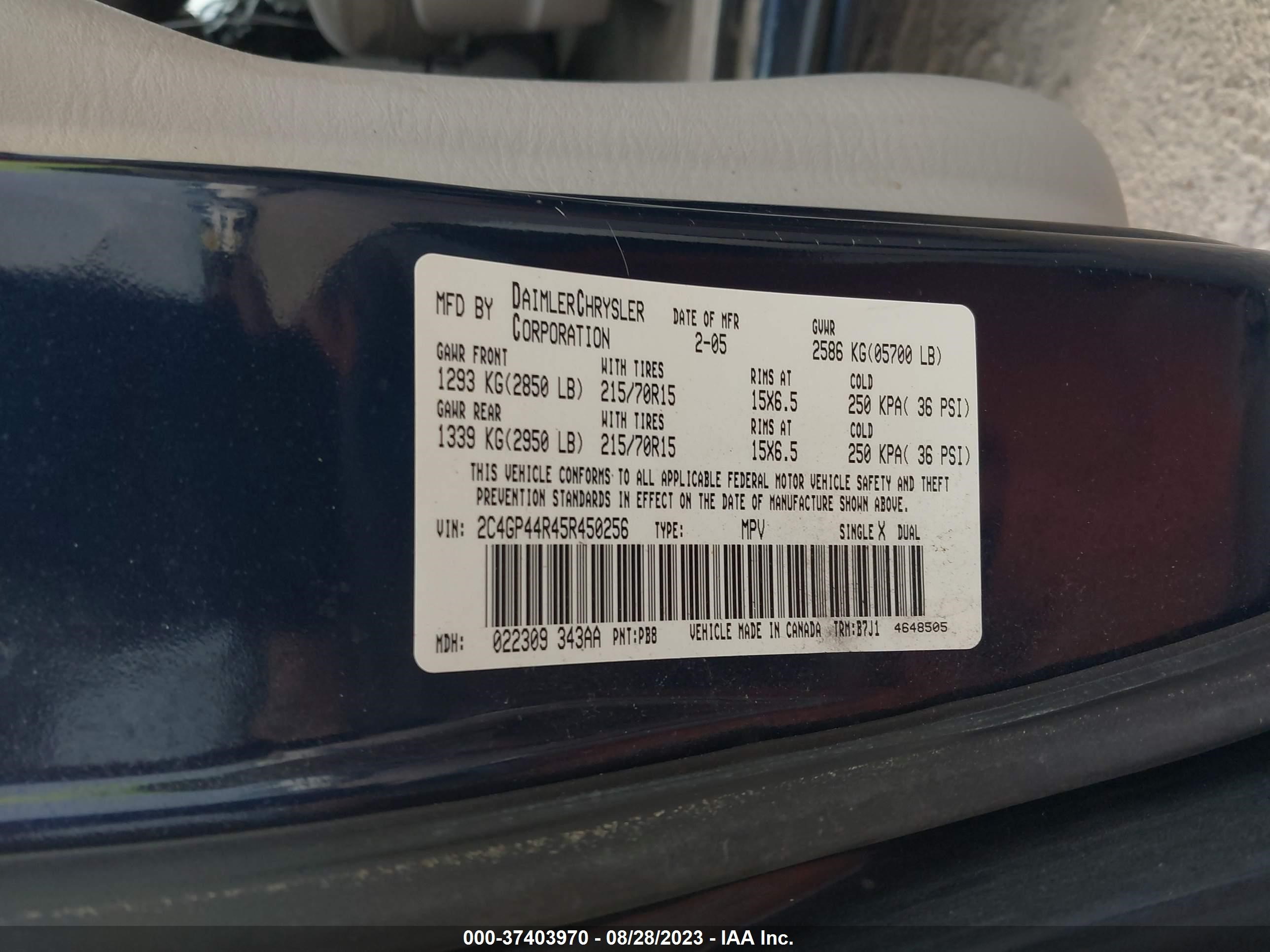 Photo 8 VIN: 2C4GP44R45R450256 - CHRYSLER TOWN & COUNTRY 