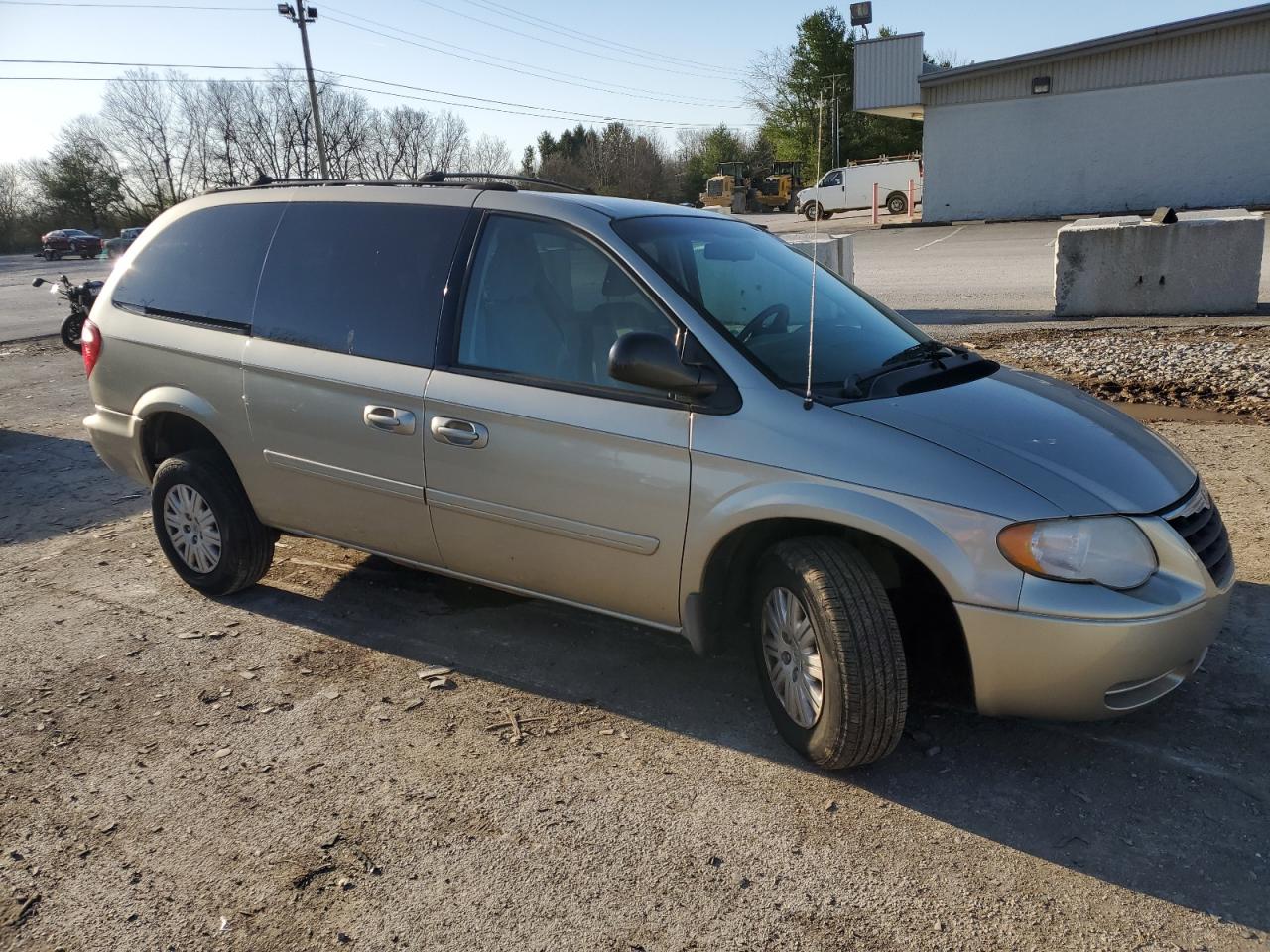 Photo 3 VIN: 2C4GP44R55R232424 - CHRYSLER TOWN & COUNTRY 