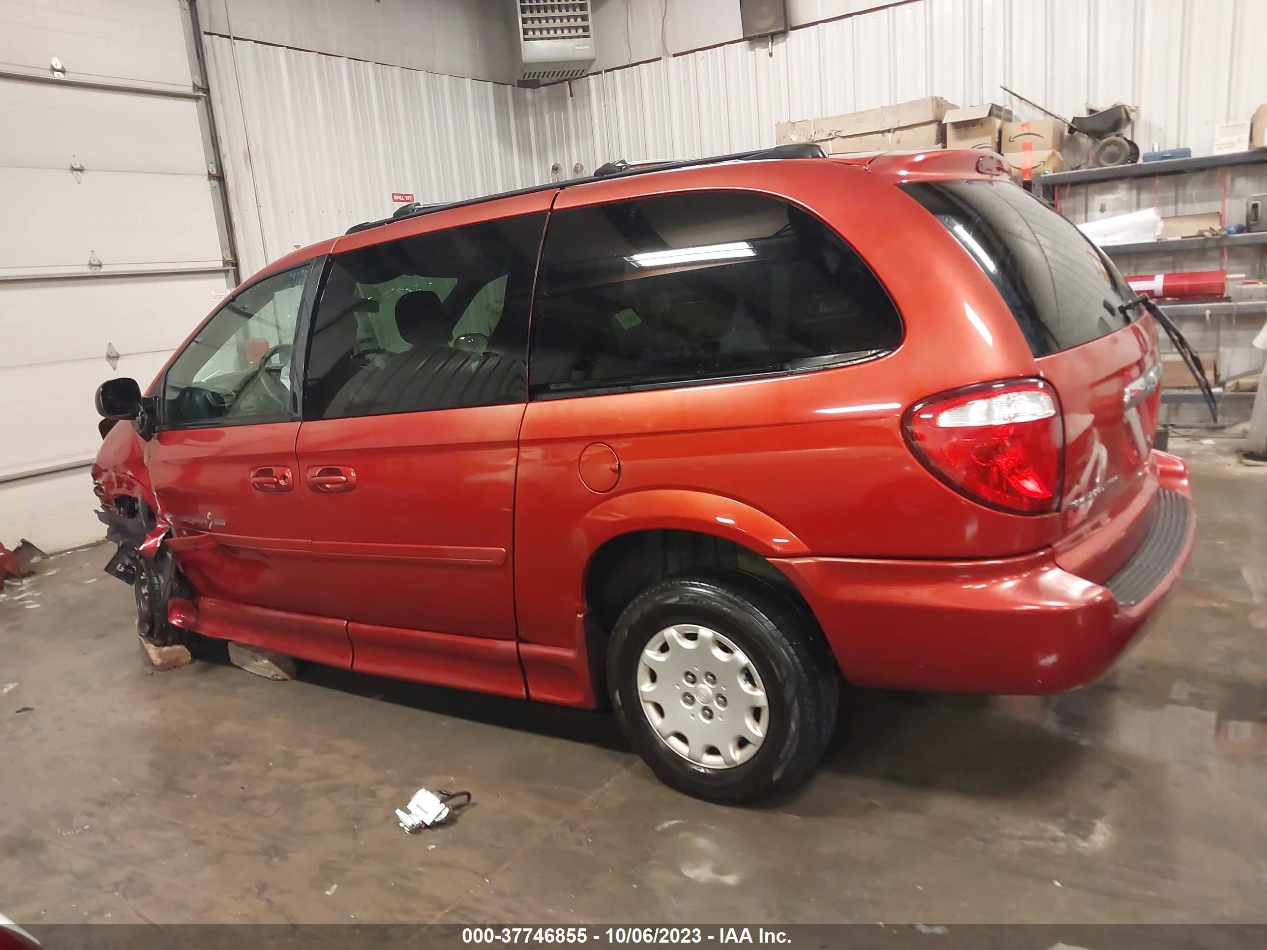 Photo 14 VIN: 2C4GP44R64R621765 - CHRYSLER TOWN & COUNTRY 