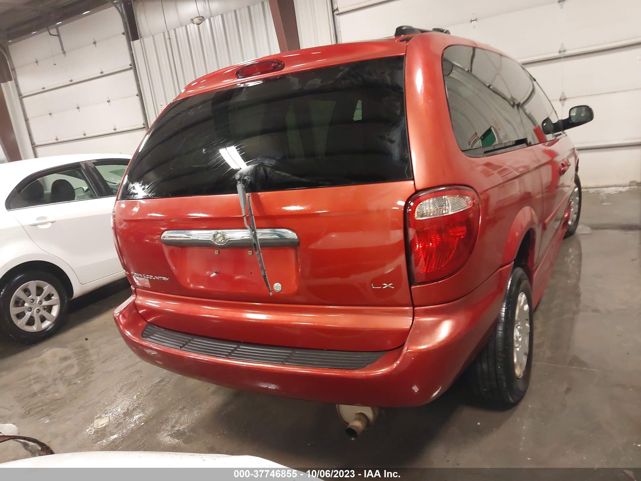 Photo 16 VIN: 2C4GP44R64R621765 - CHRYSLER TOWN & COUNTRY 