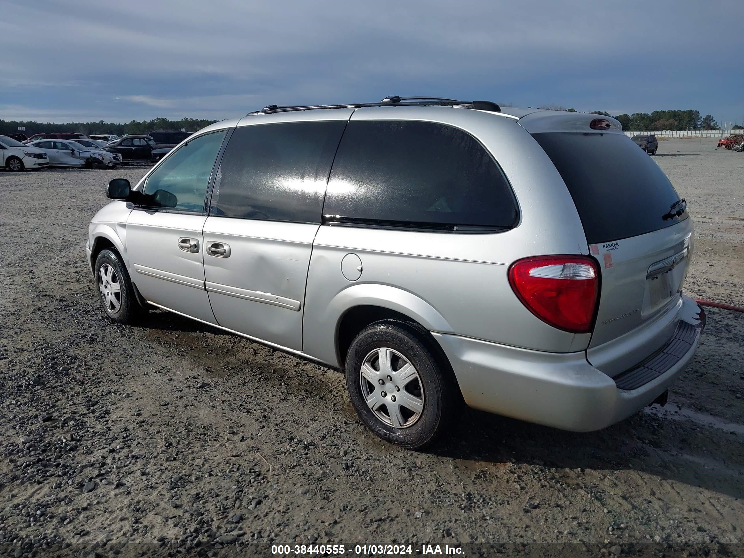 Photo 2 VIN: 2C4GP44R84R603316 - CHRYSLER TOWN & COUNTRY 