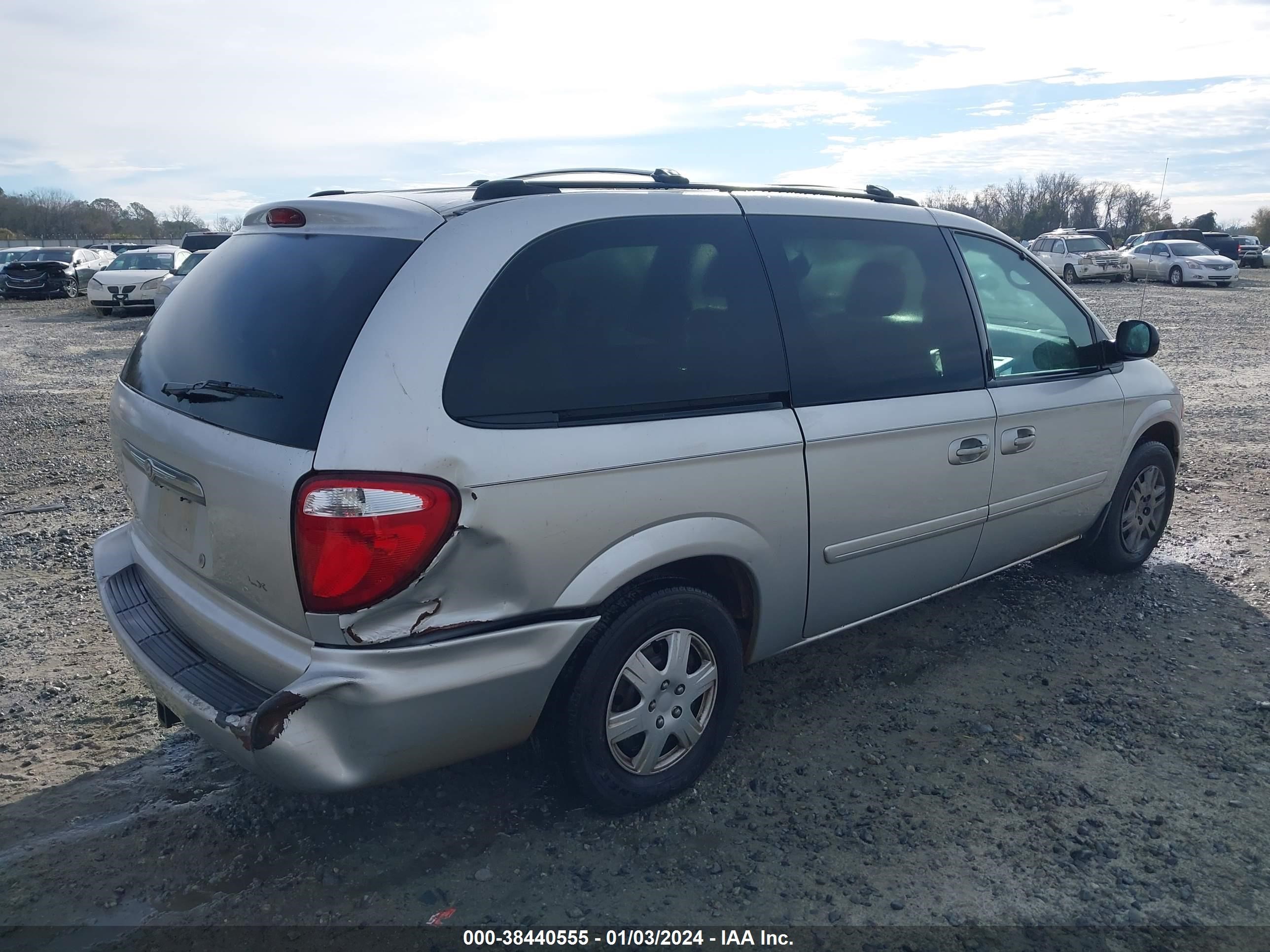 Photo 3 VIN: 2C4GP44R84R603316 - CHRYSLER TOWN & COUNTRY 