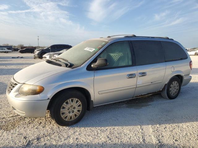 Photo 0 VIN: 2C4GP44R85R113945 - CHRYSLER TOWN & COU 