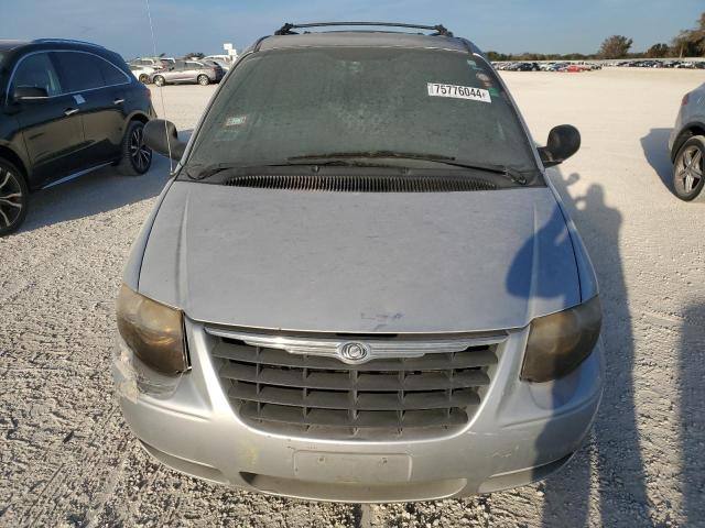 Photo 4 VIN: 2C4GP44R85R113945 - CHRYSLER TOWN & COU 