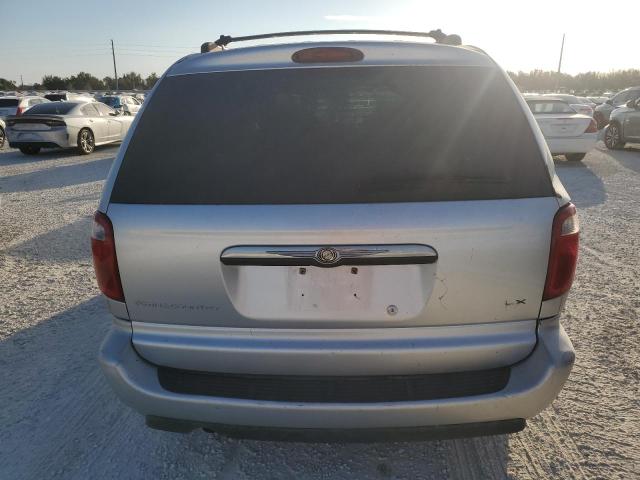 Photo 5 VIN: 2C4GP44R85R113945 - CHRYSLER TOWN & COU 