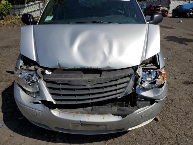 Photo 11 VIN: 2C4GP44R85R132009 - CHRYSLER TOWN & COU 